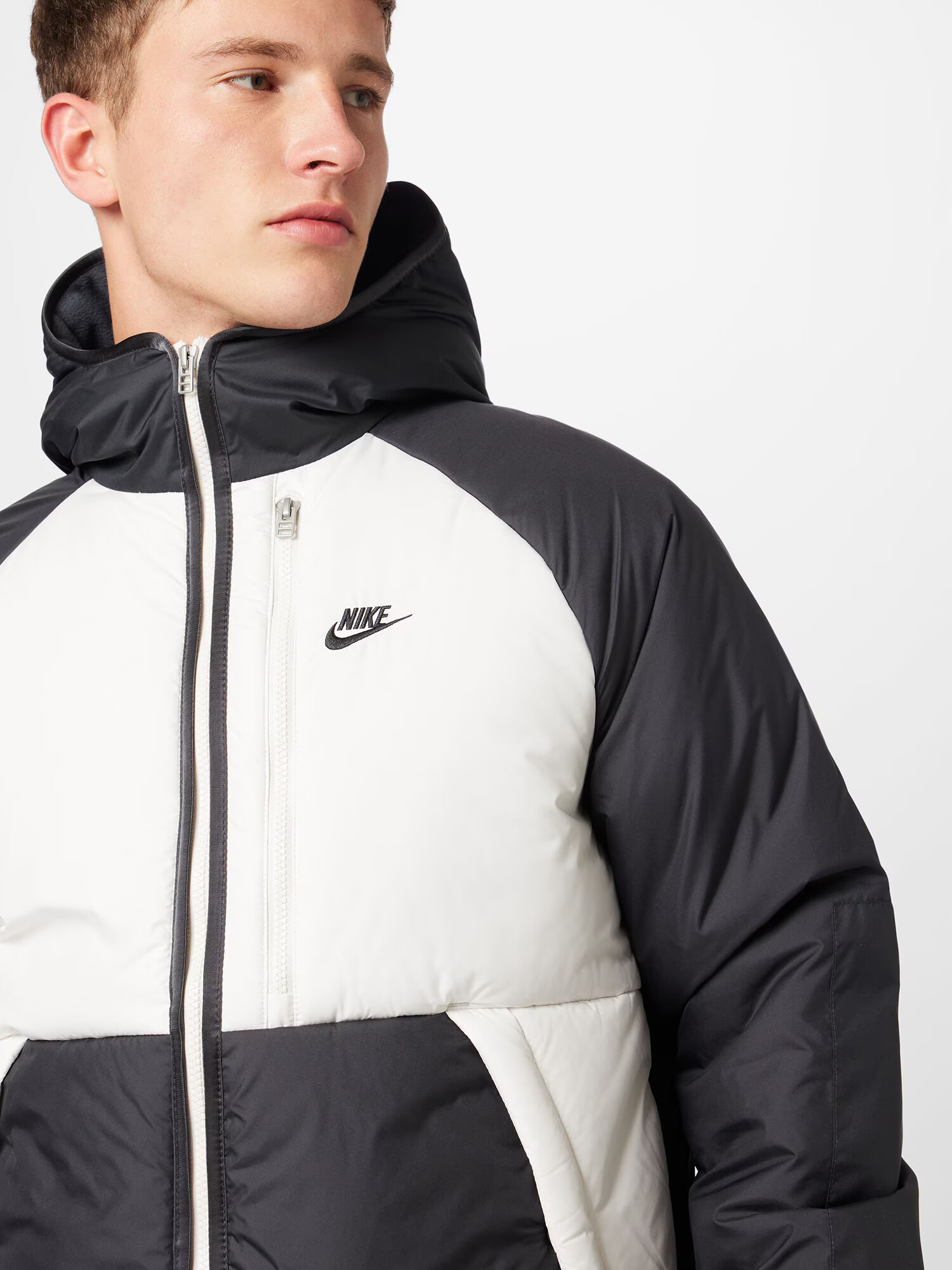 Nike Sportswear Prehodna jakna temno siva / bela - Pepit.si