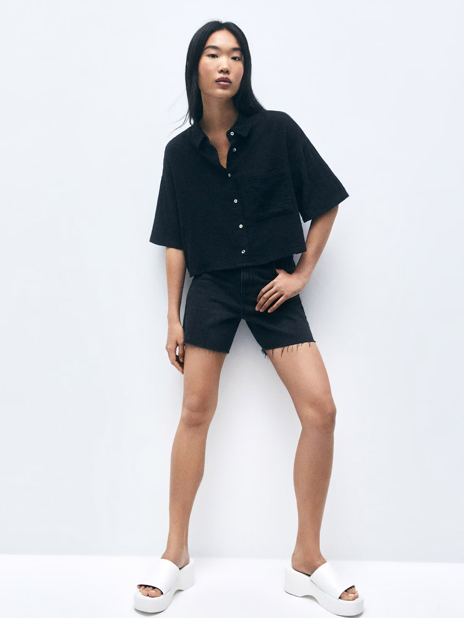 Pull&Bear Bluza črna - Pepit.si