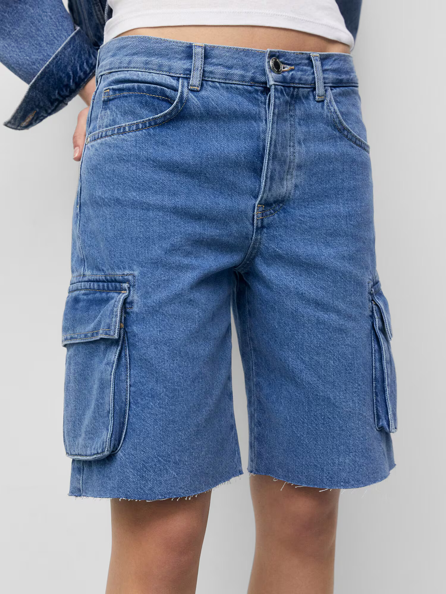 Pull&Bear Kargo kavbojke moder denim - Pepit.si