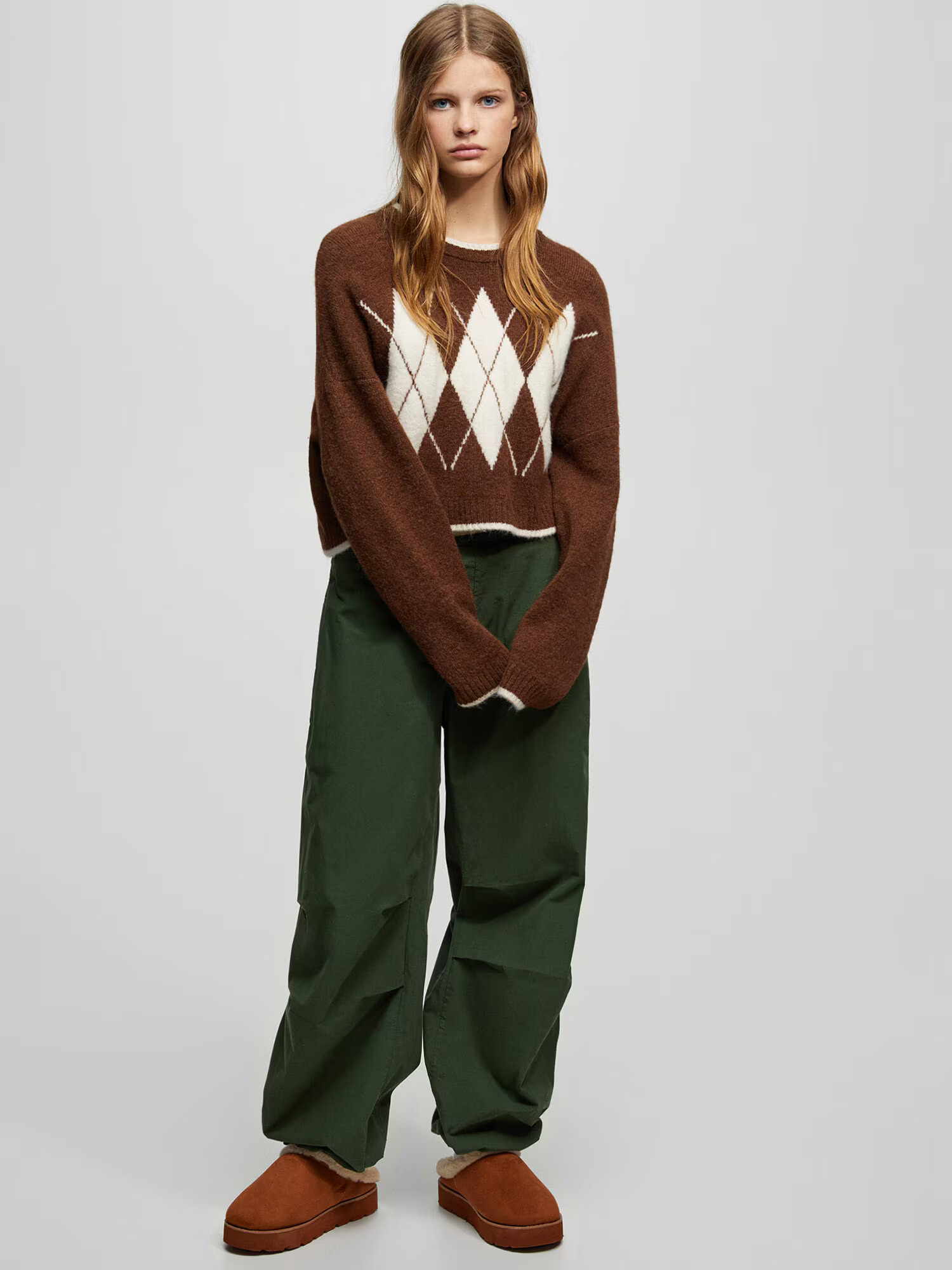 Pull&Bear Pulover temno rjava / naravno bela - Pepit.si