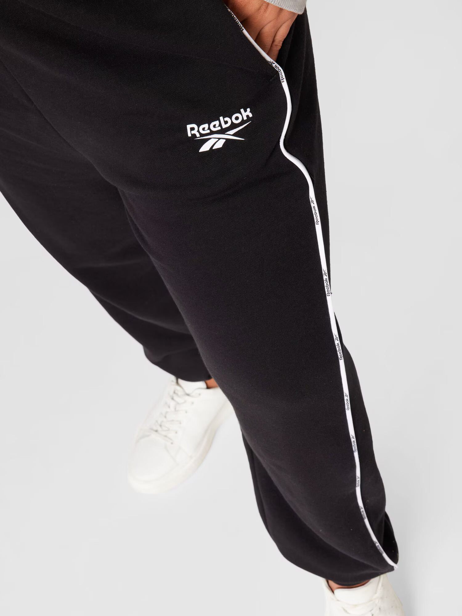 Reebok Sport Športne hlače črna / bela - Pepit.si