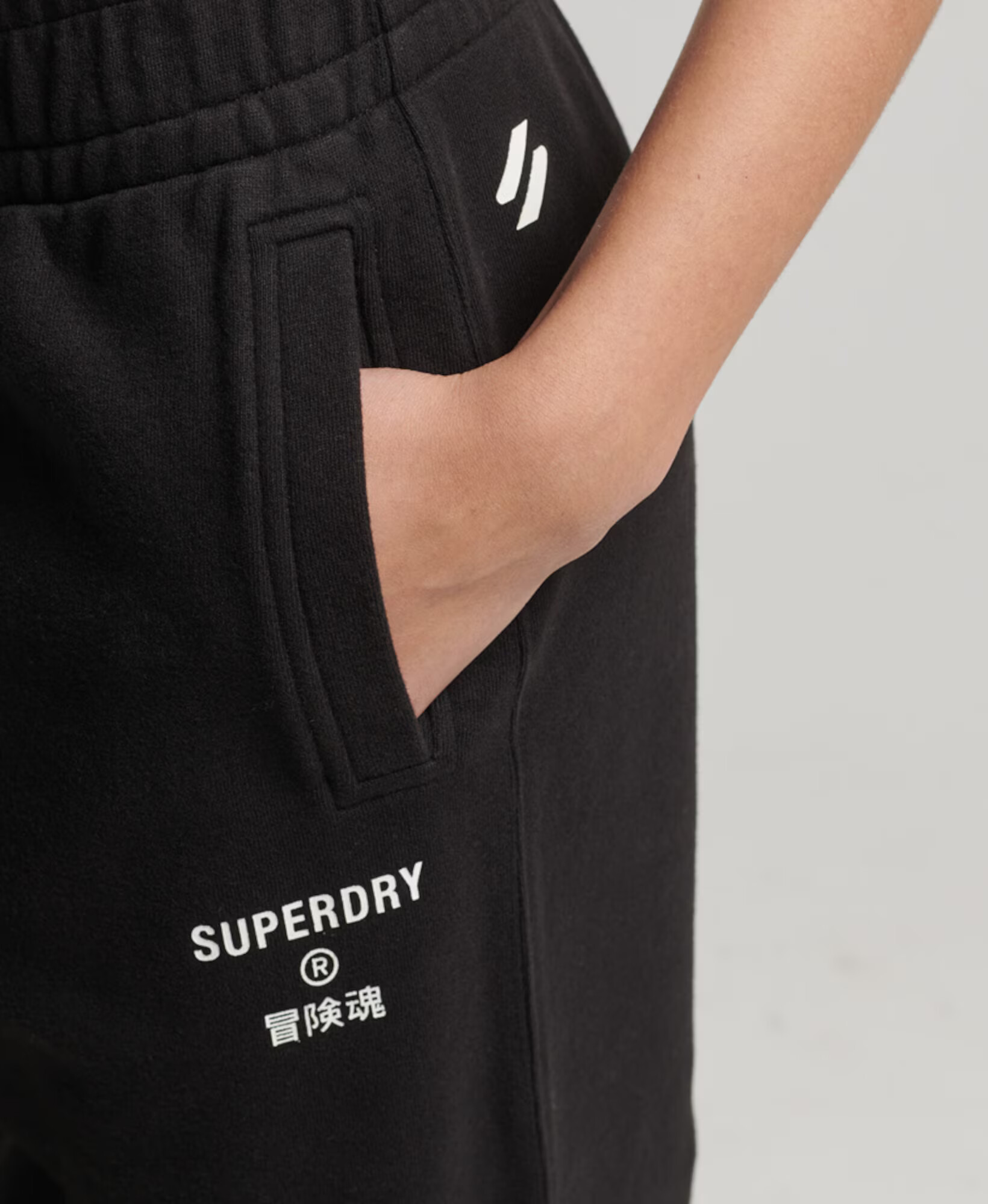 Superdry Hlače črna / bela - Pepit.si