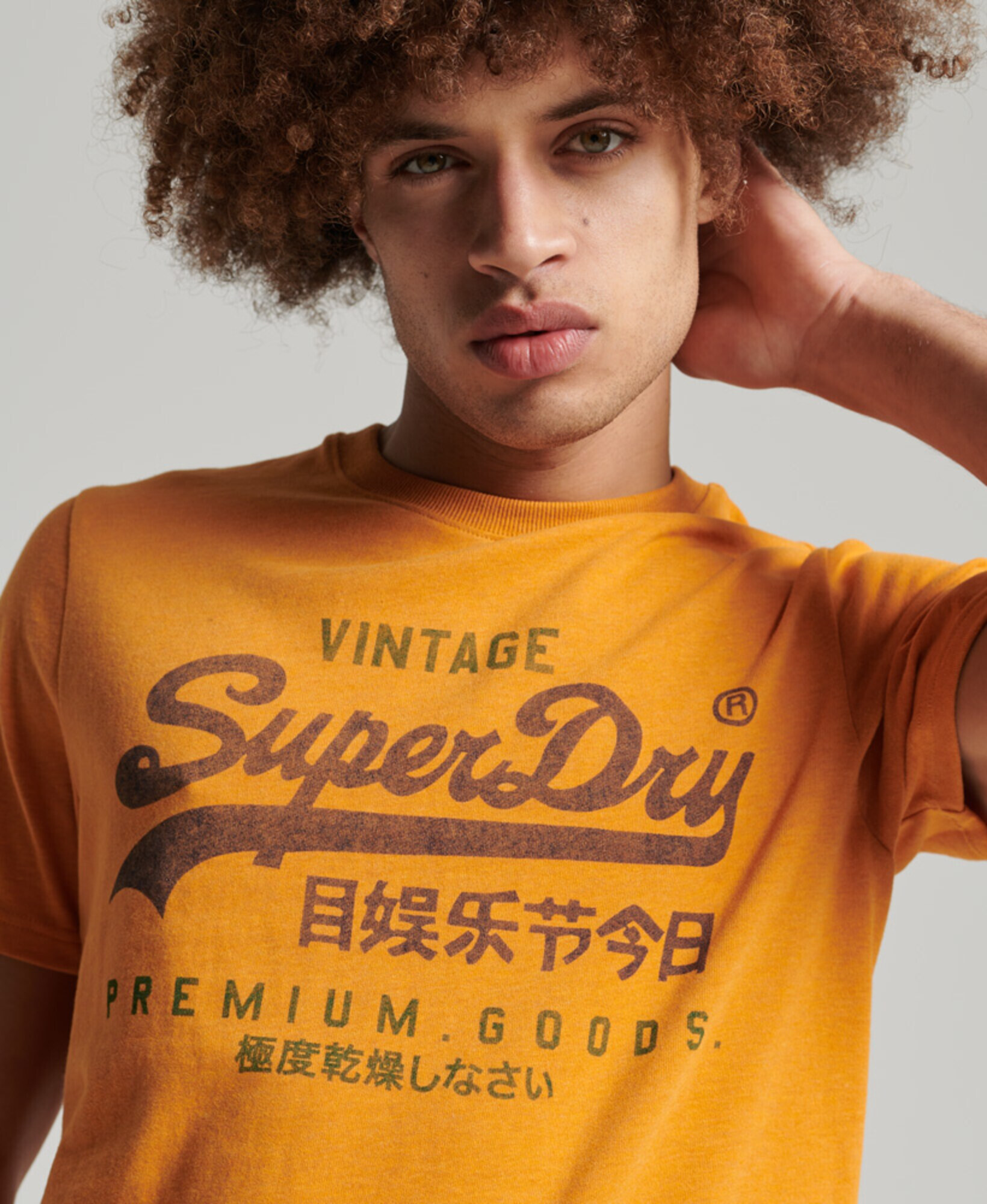 Superdry Majica temno rjava / zlato-rumena - Pepit.si