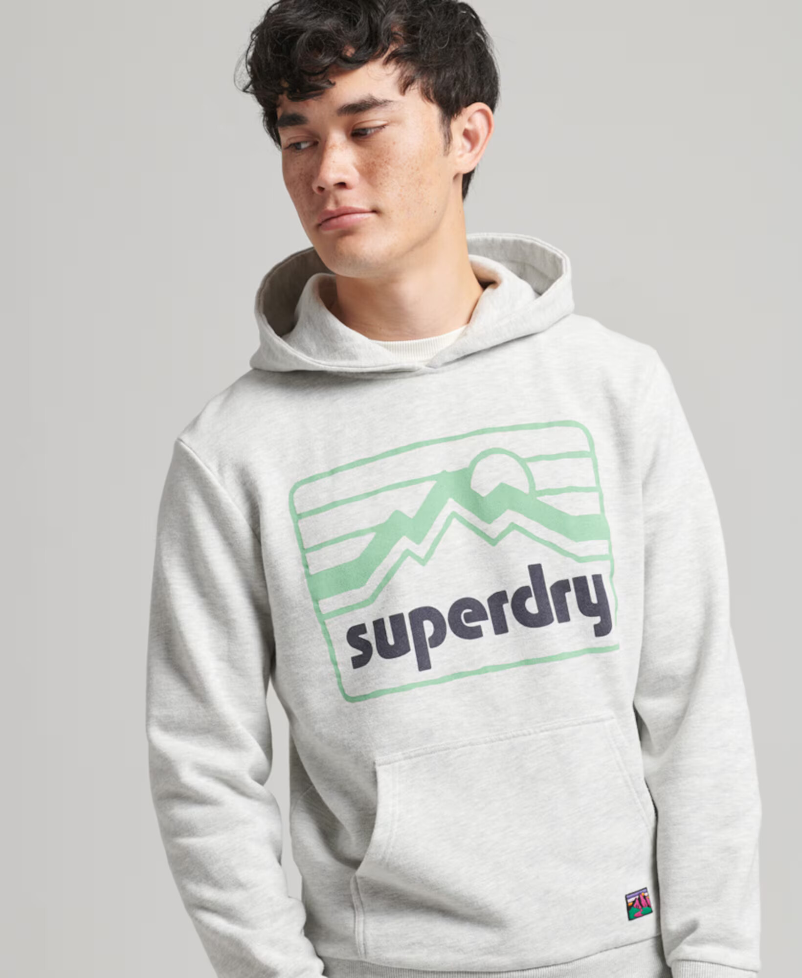 Superdry Majica siva / zelena / črna - Pepit.si