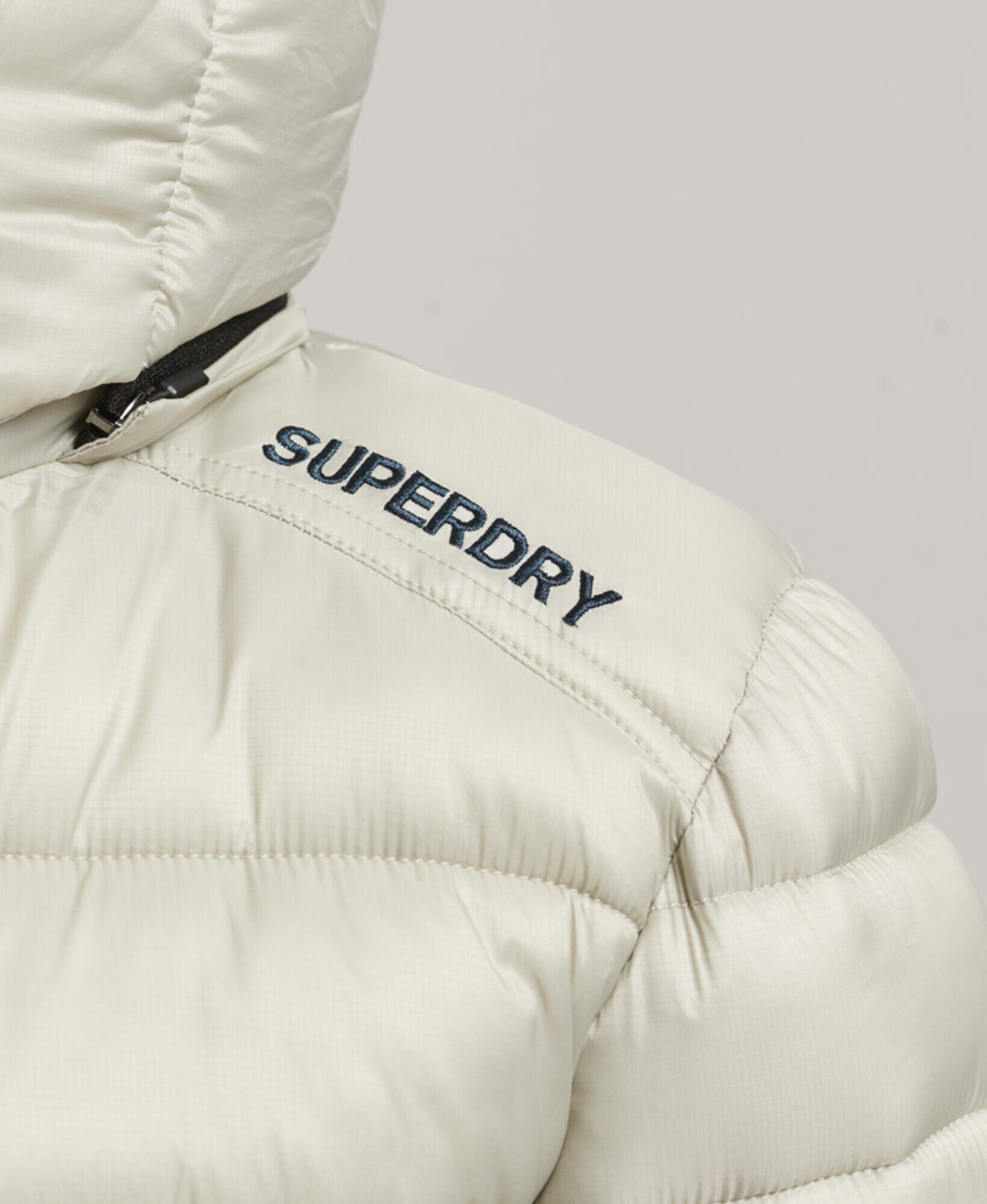 Superdry Prehodna jakna dimno-siva / črna - Pepit.si