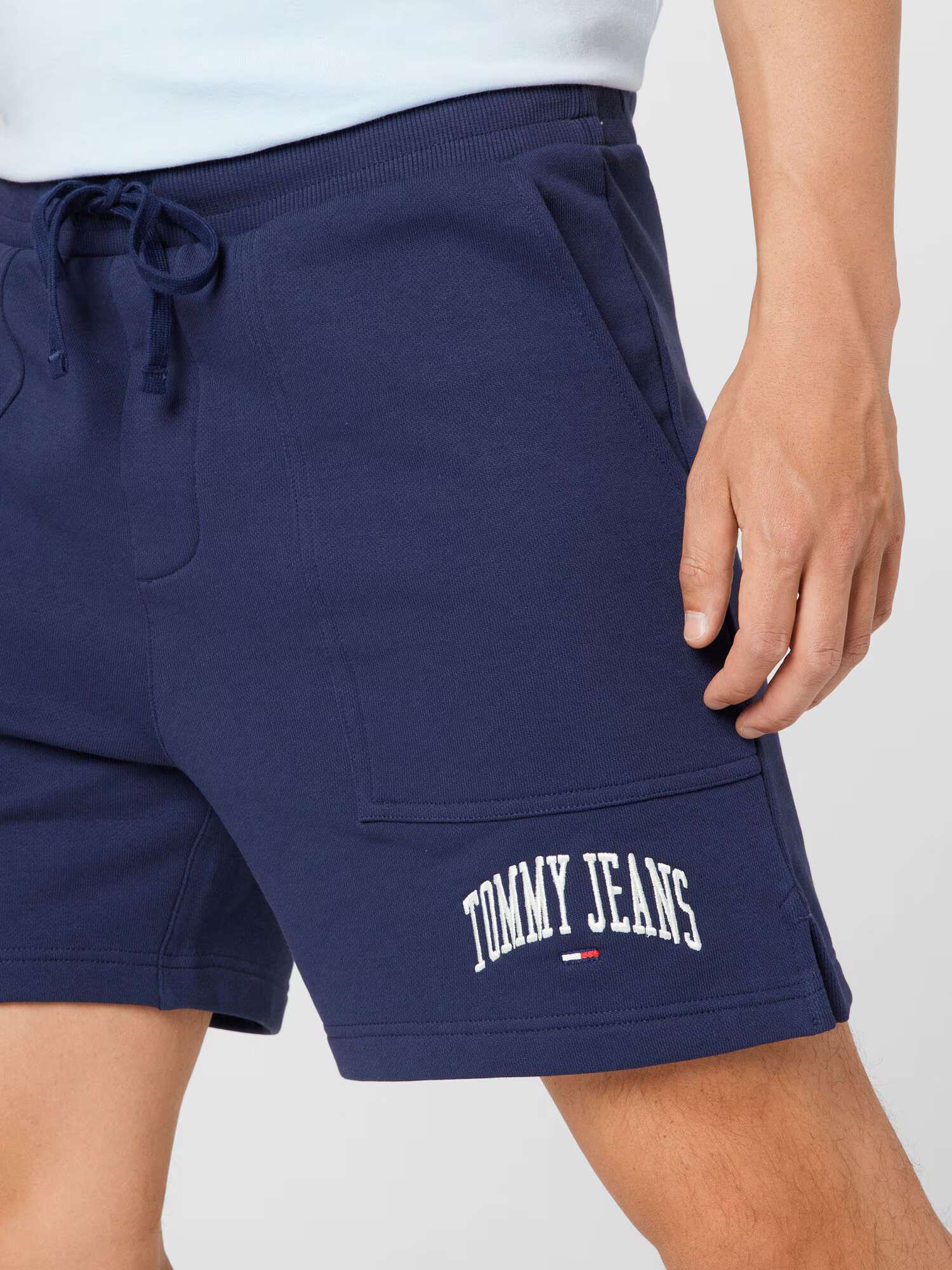 Tommy Jeans Hlače mornarska / bela - Pepit.si