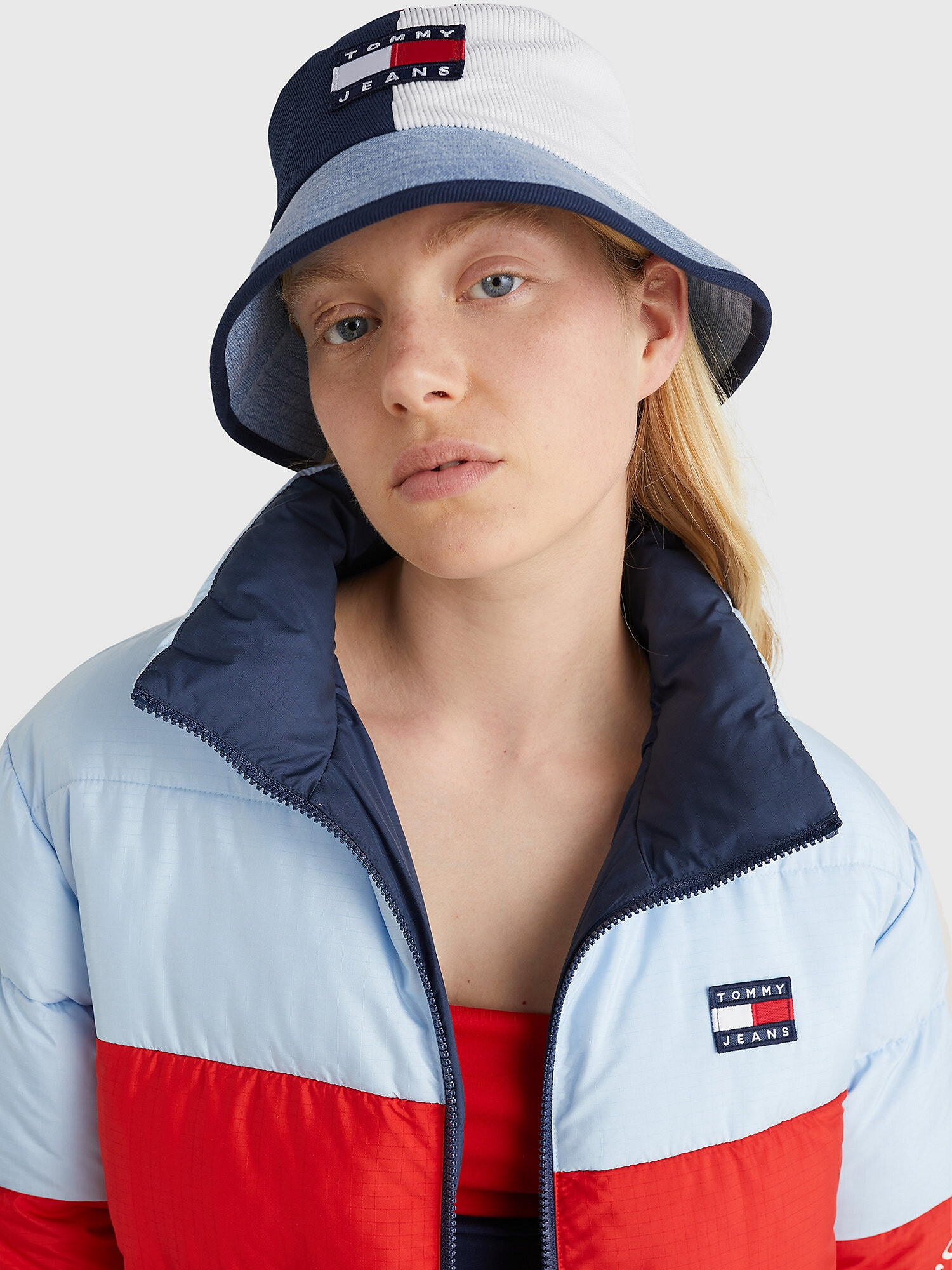 Tommy Jeans Kapa temno modra / siva / rdeča / bela - Pepit.si