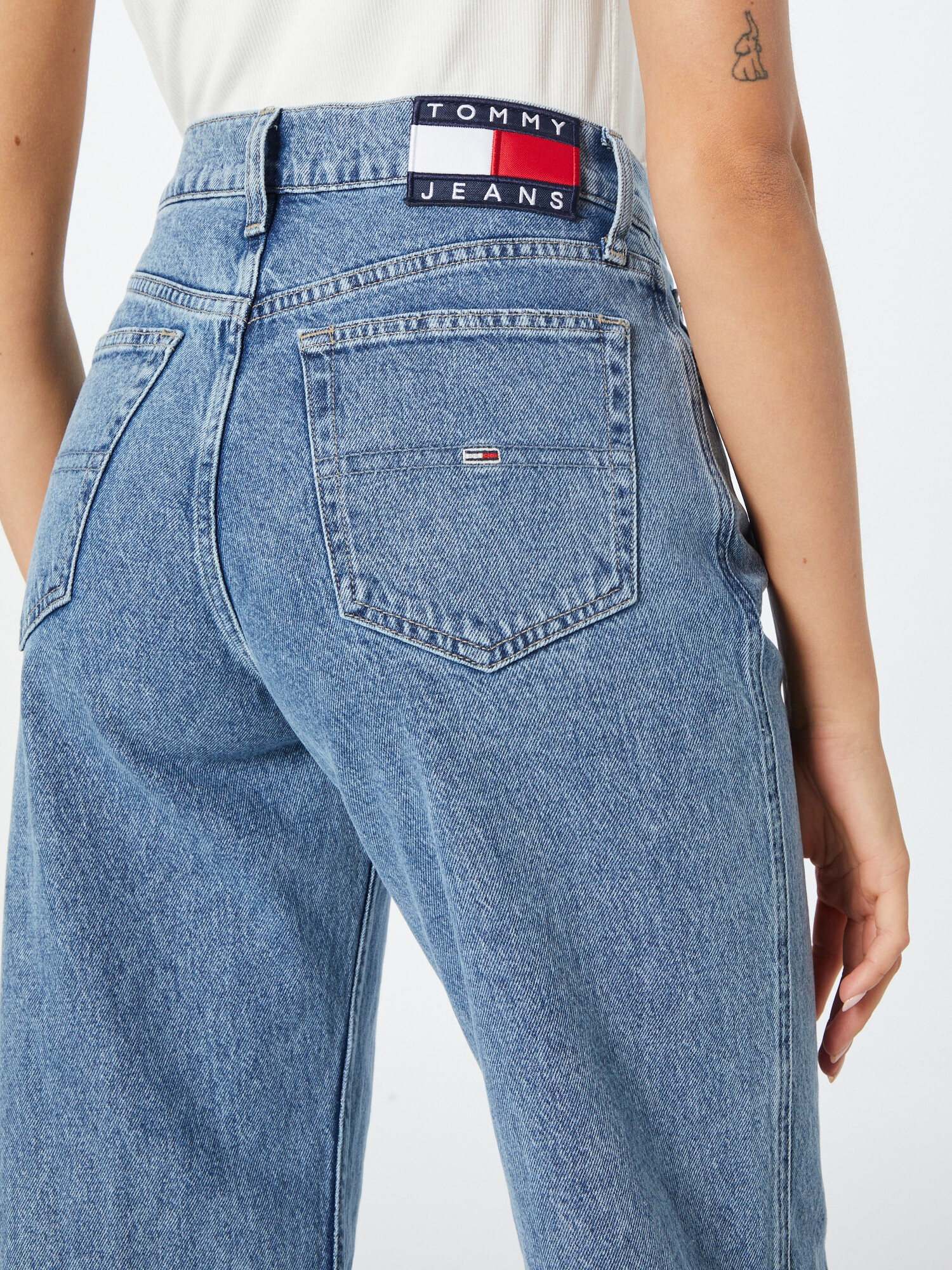 Tommy Jeans Kavbojke 'BETSY' moder denim - Pepit.si