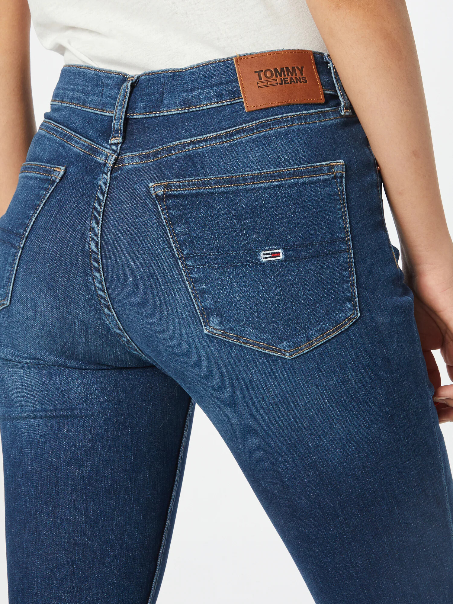 Tommy Jeans Kavbojke 'Nora' moder denim - Pepit.si