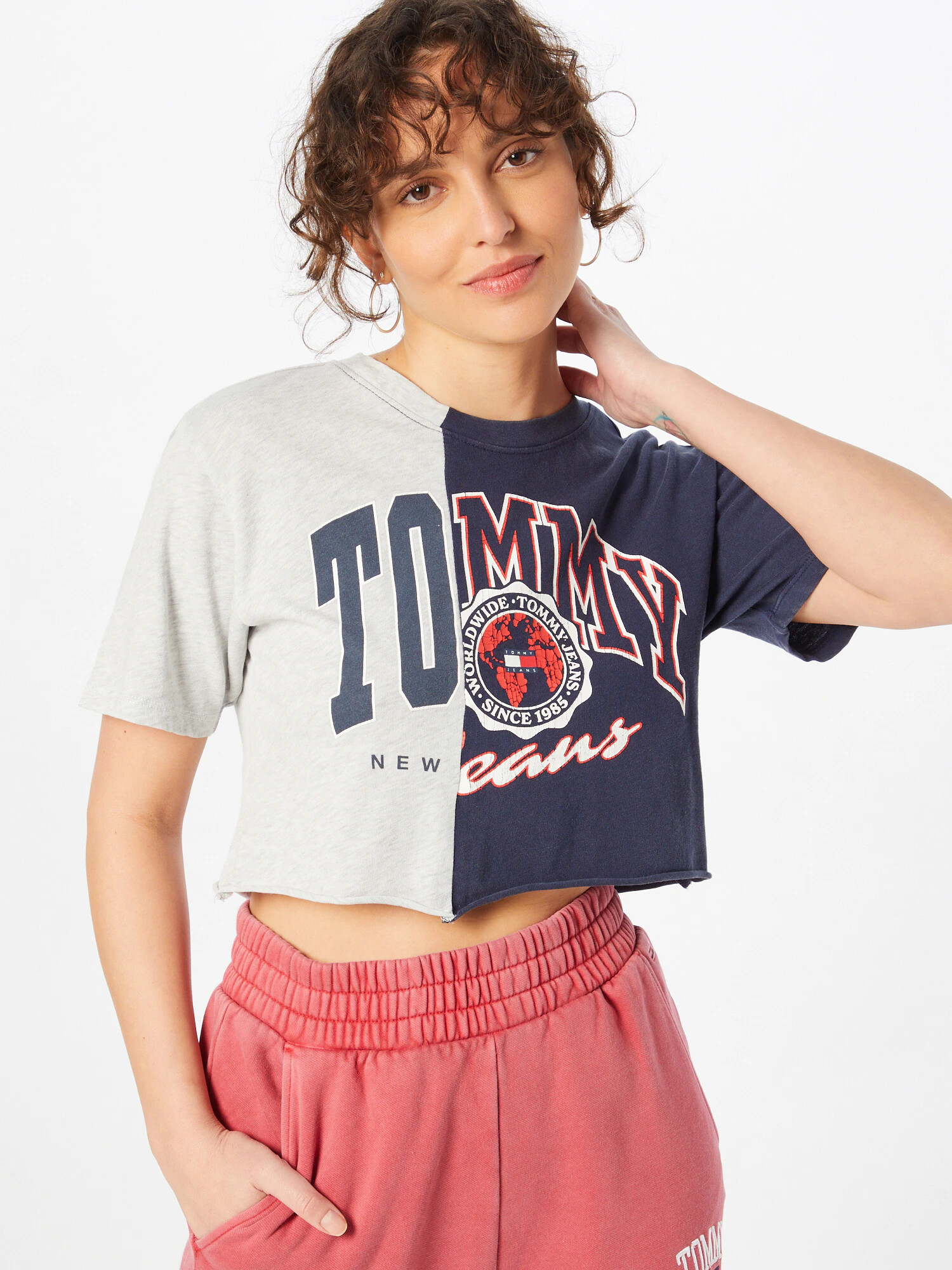 Tommy Jeans Majica nočno modra / siva / rdeča / bela - Pepit.si