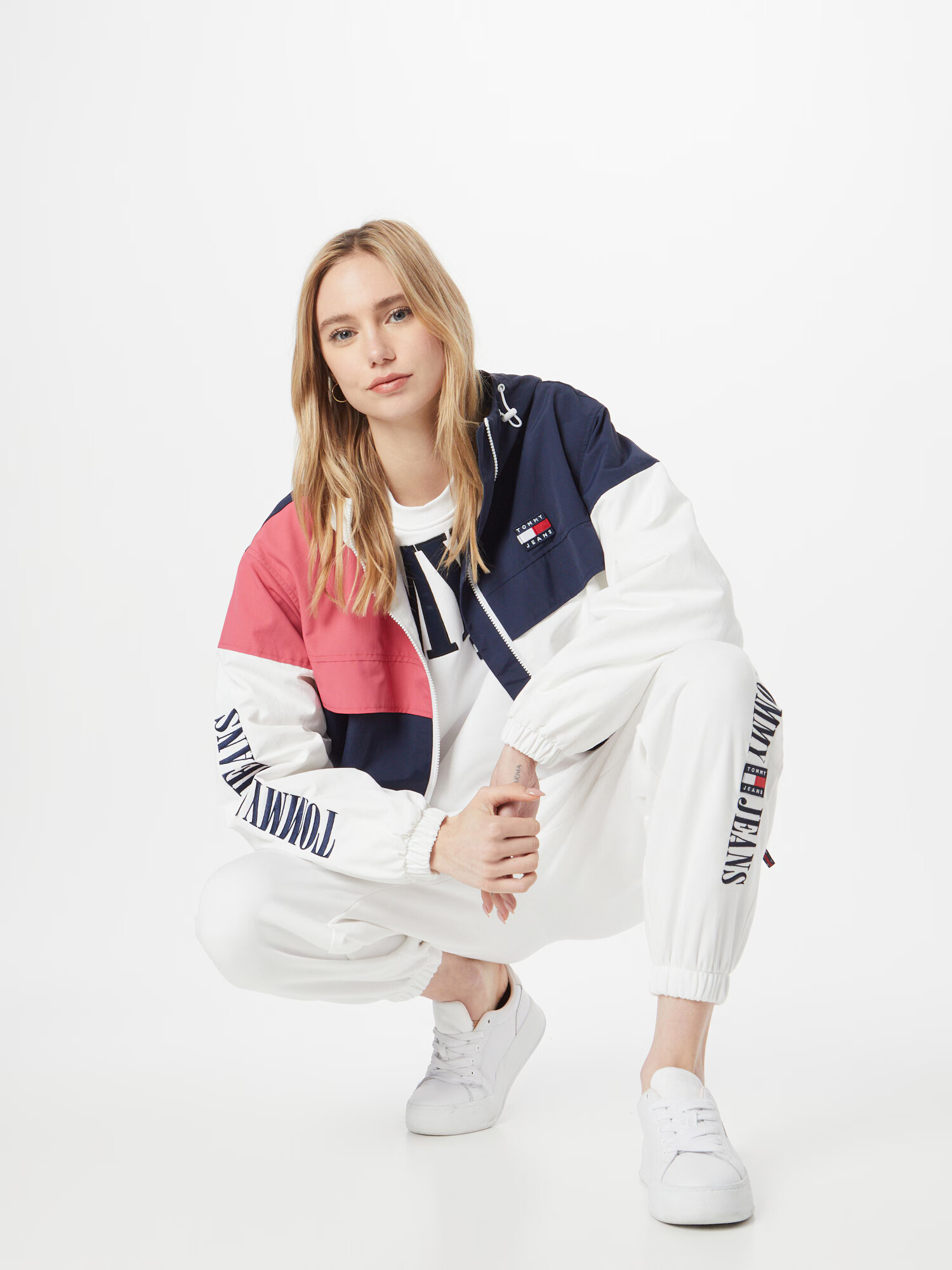 Tommy Jeans Prehodna jakna 'Chicago' nočno modra / roza / rdeča / bela - Pepit.si