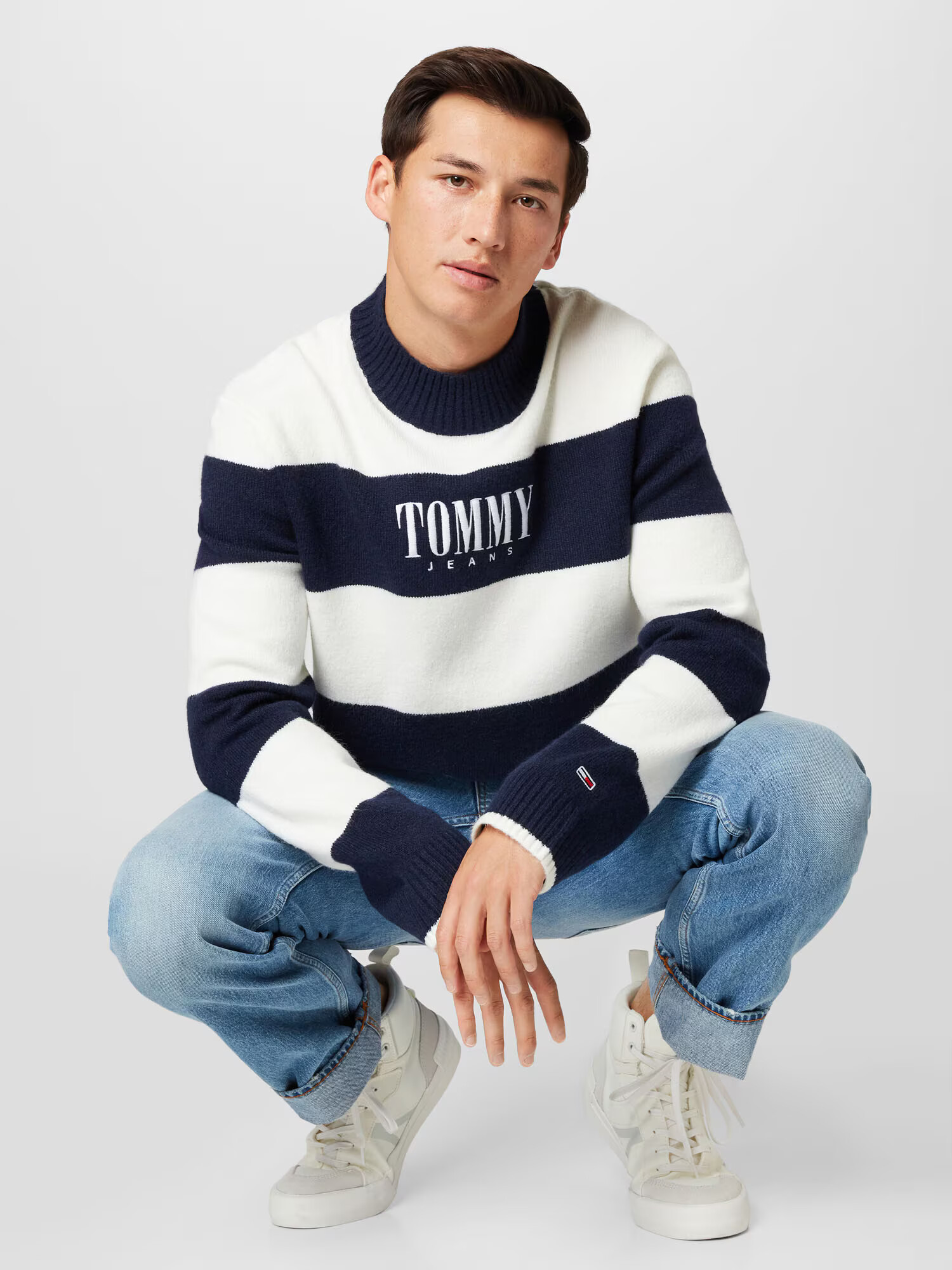 Tommy Jeans Pulover mornarska / ognjeno rdeča / bela - Pepit.si