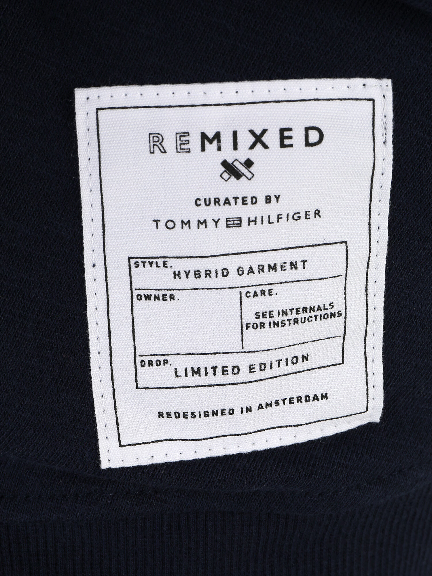 Tommy Remixed Majica temno modra / svetlo rdeča / bela - Pepit.si