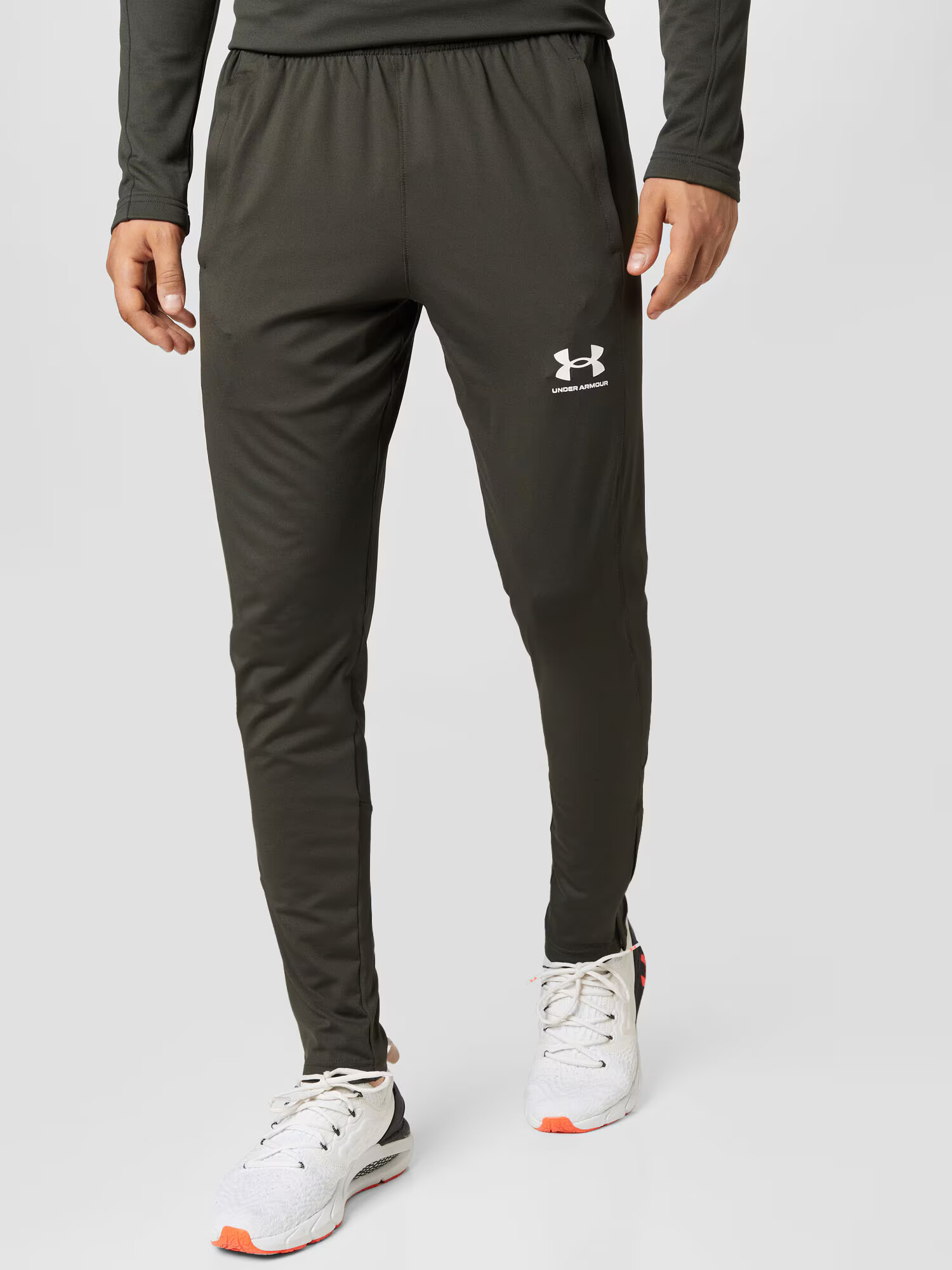 UNDER ARMOUR Športne hlače kaki / bela - Pepit.si