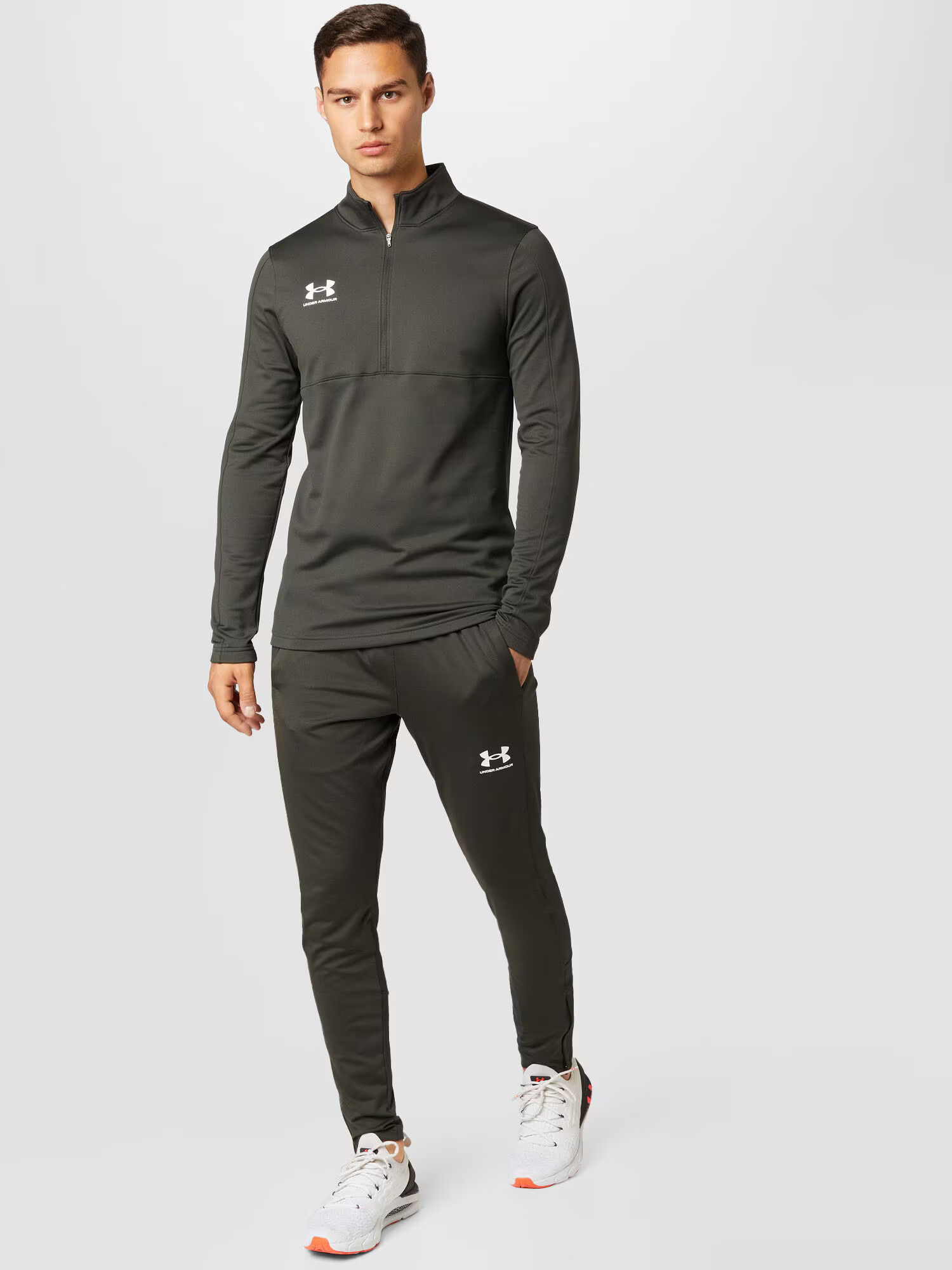 UNDER ARMOUR Športne hlače kaki / bela - Pepit.si