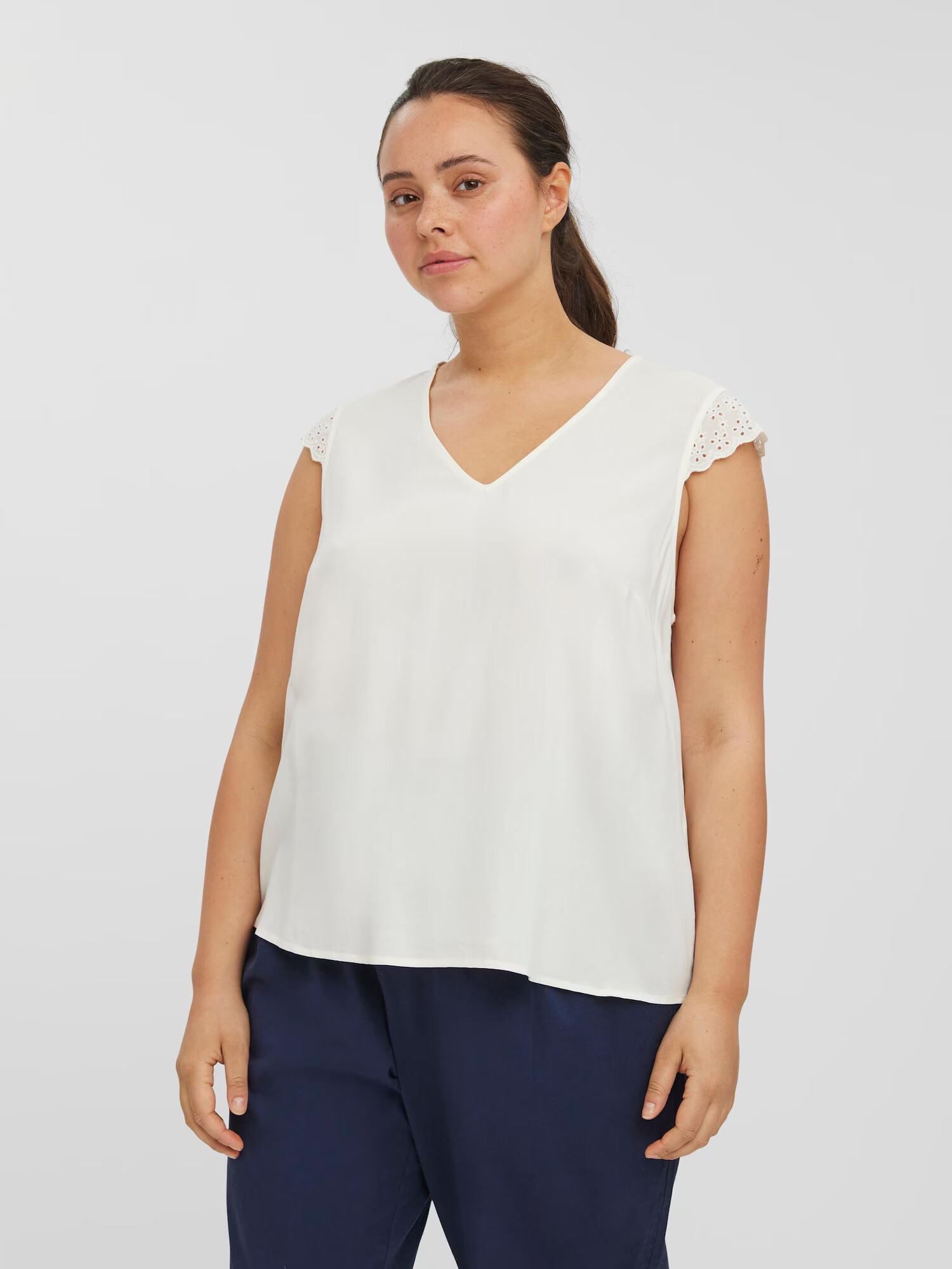 Vero Moda Curve Bluza 'Vica' bela - Pepit.si