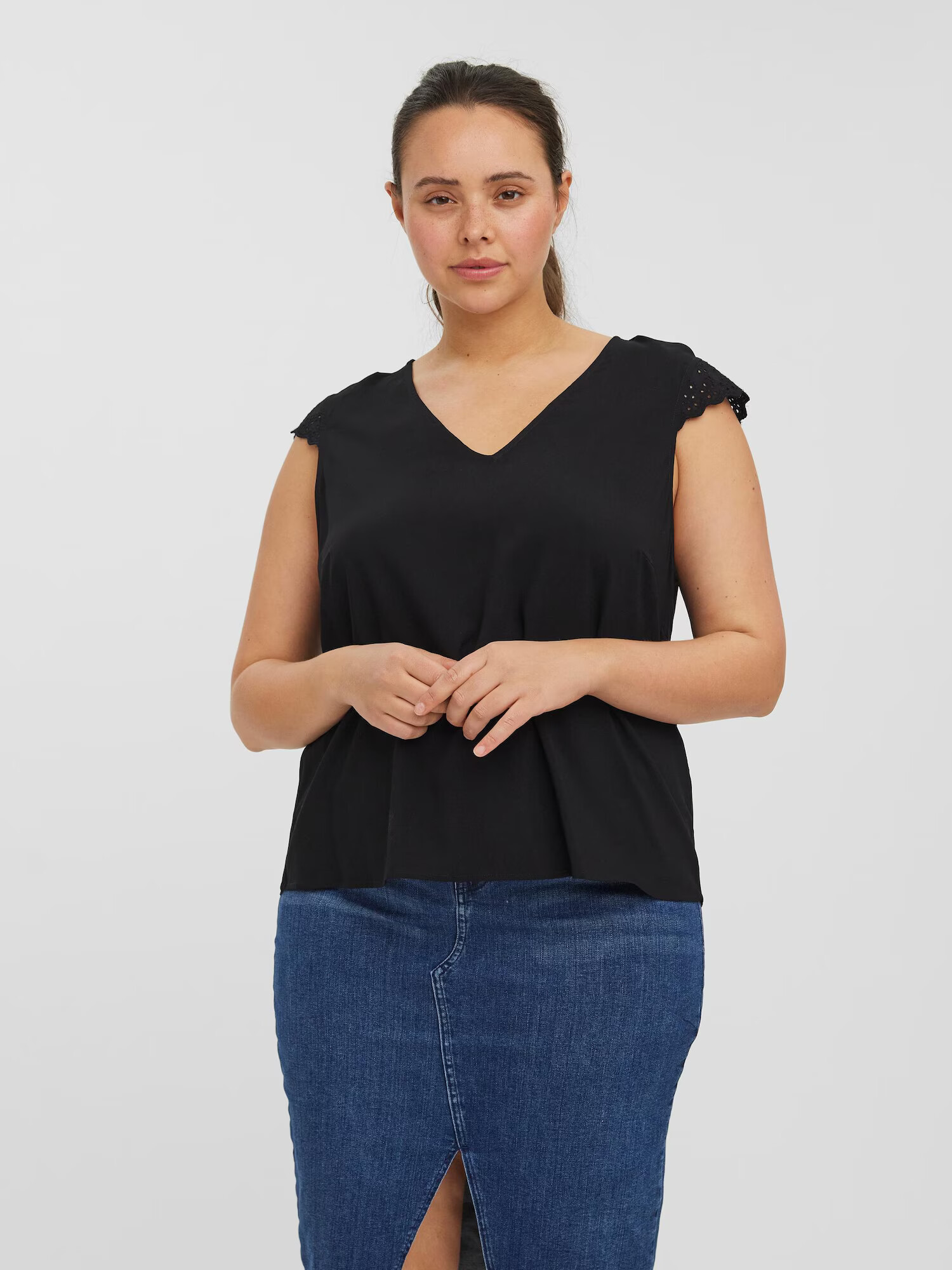 Vero Moda Curve Bluza 'Vica' črna - Pepit.si