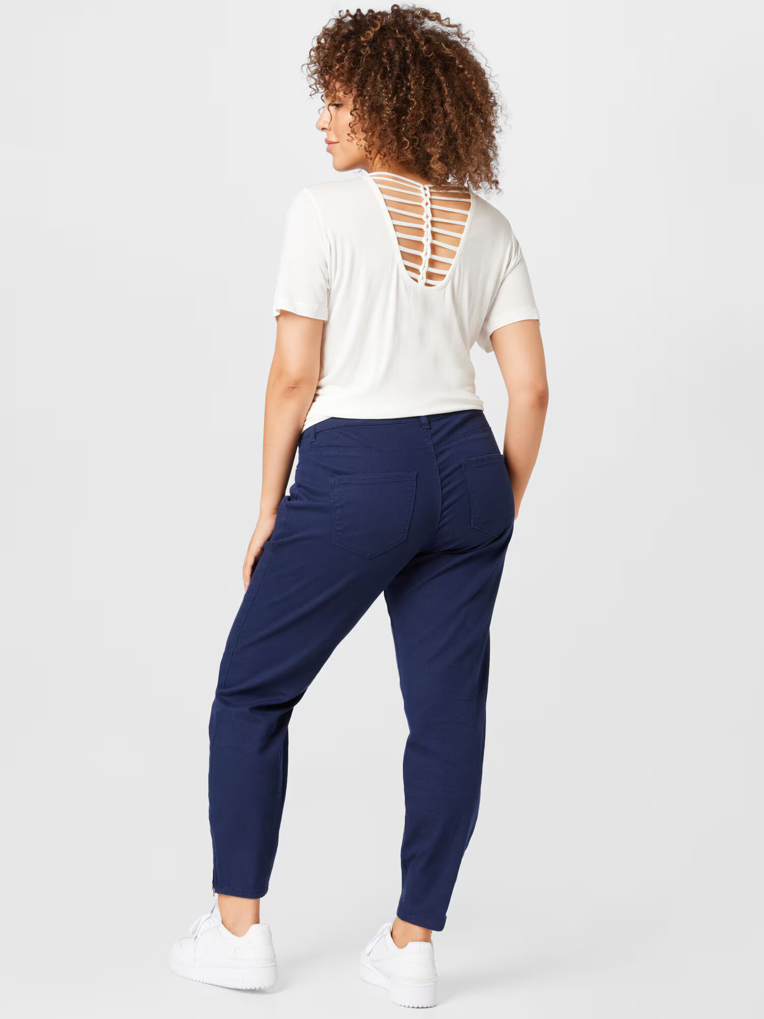 Vero Moda Curve Chino hlače 'HOT SEVEN' temno modra - Pepit.si