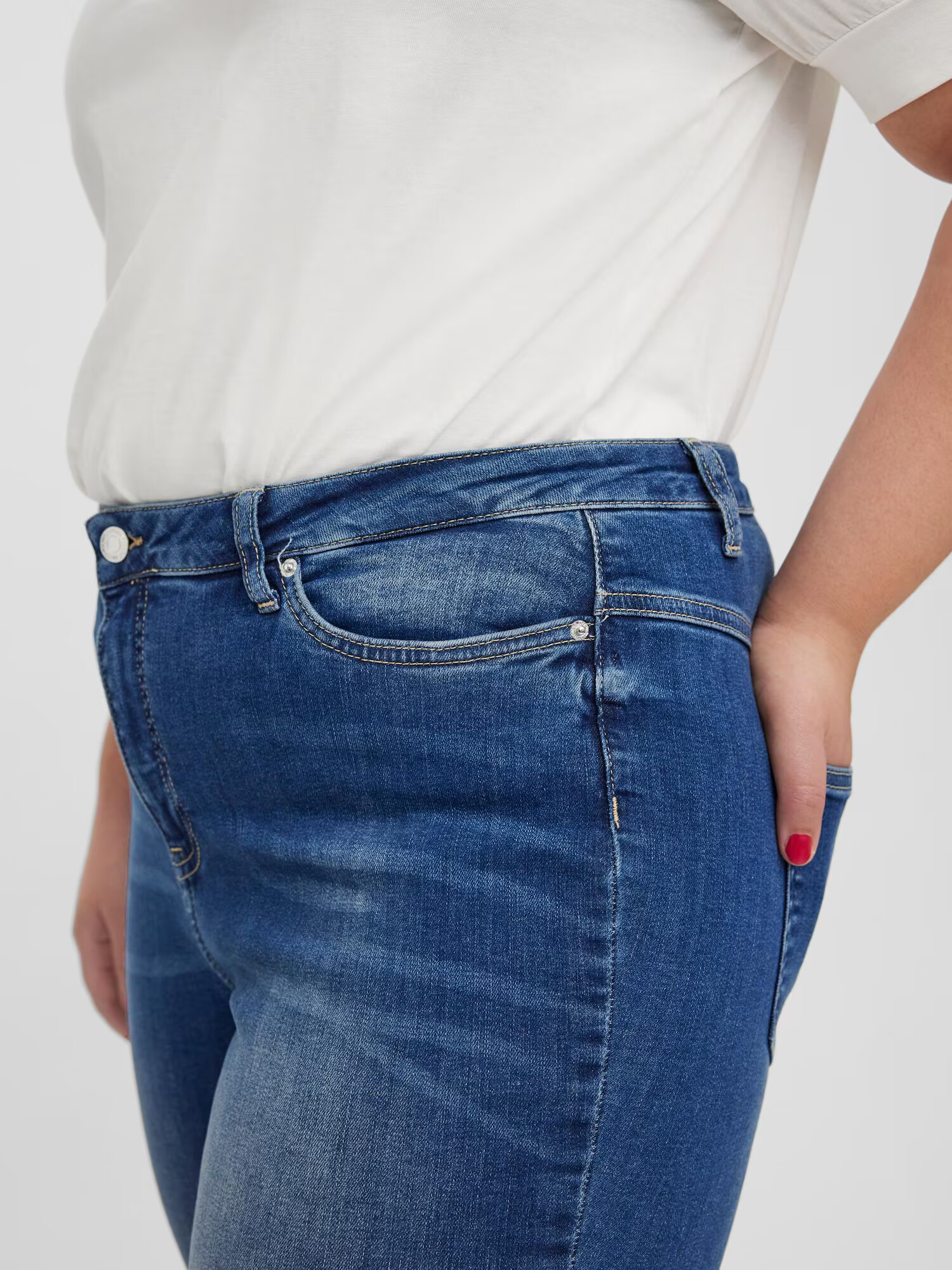 Vero Moda Curve Kavbojke 'Alicelora' moder denim - Pepit.si