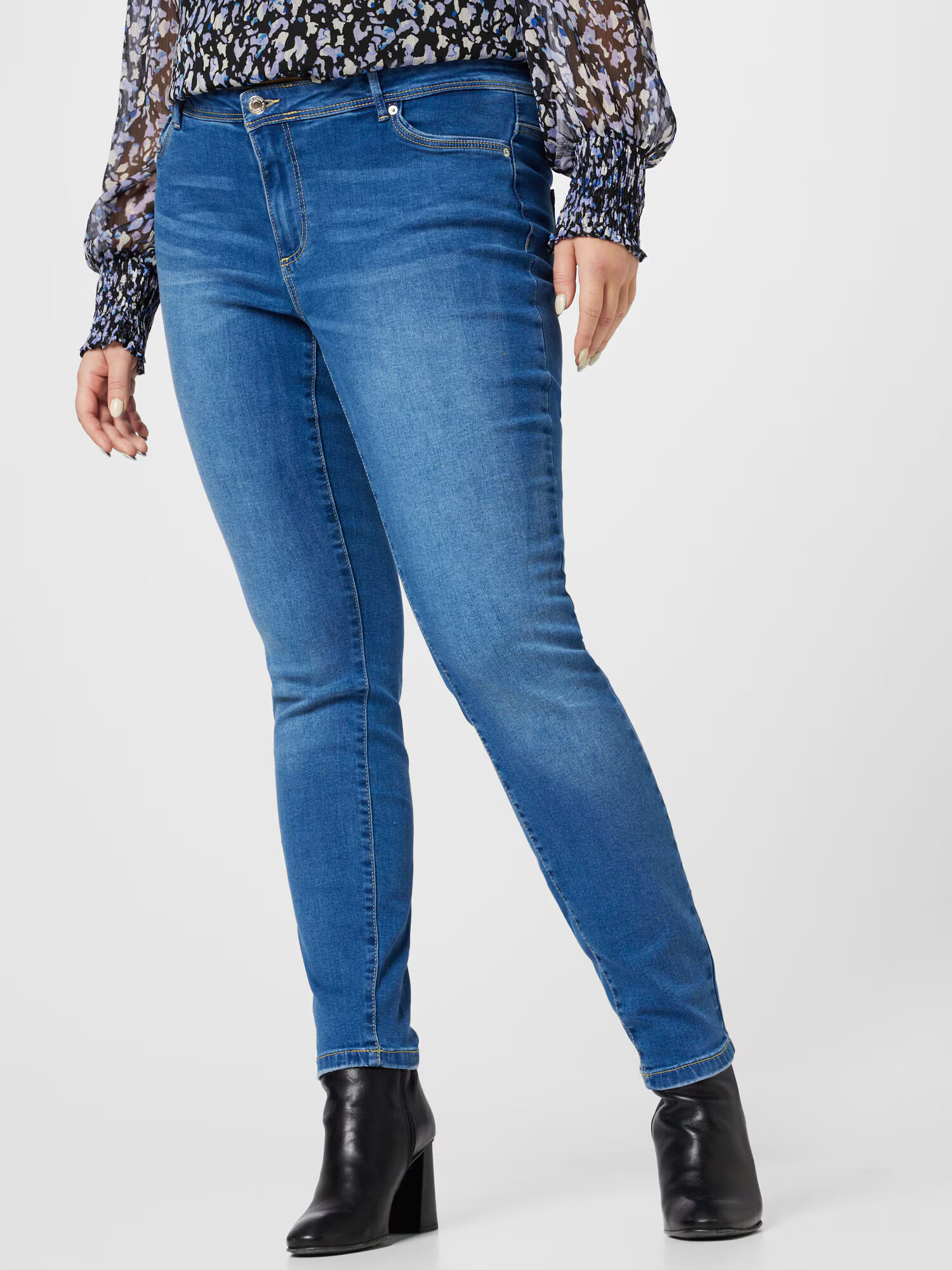 Vero Moda Curve Kavbojke 'Fanya' moder denim - Pepit.si