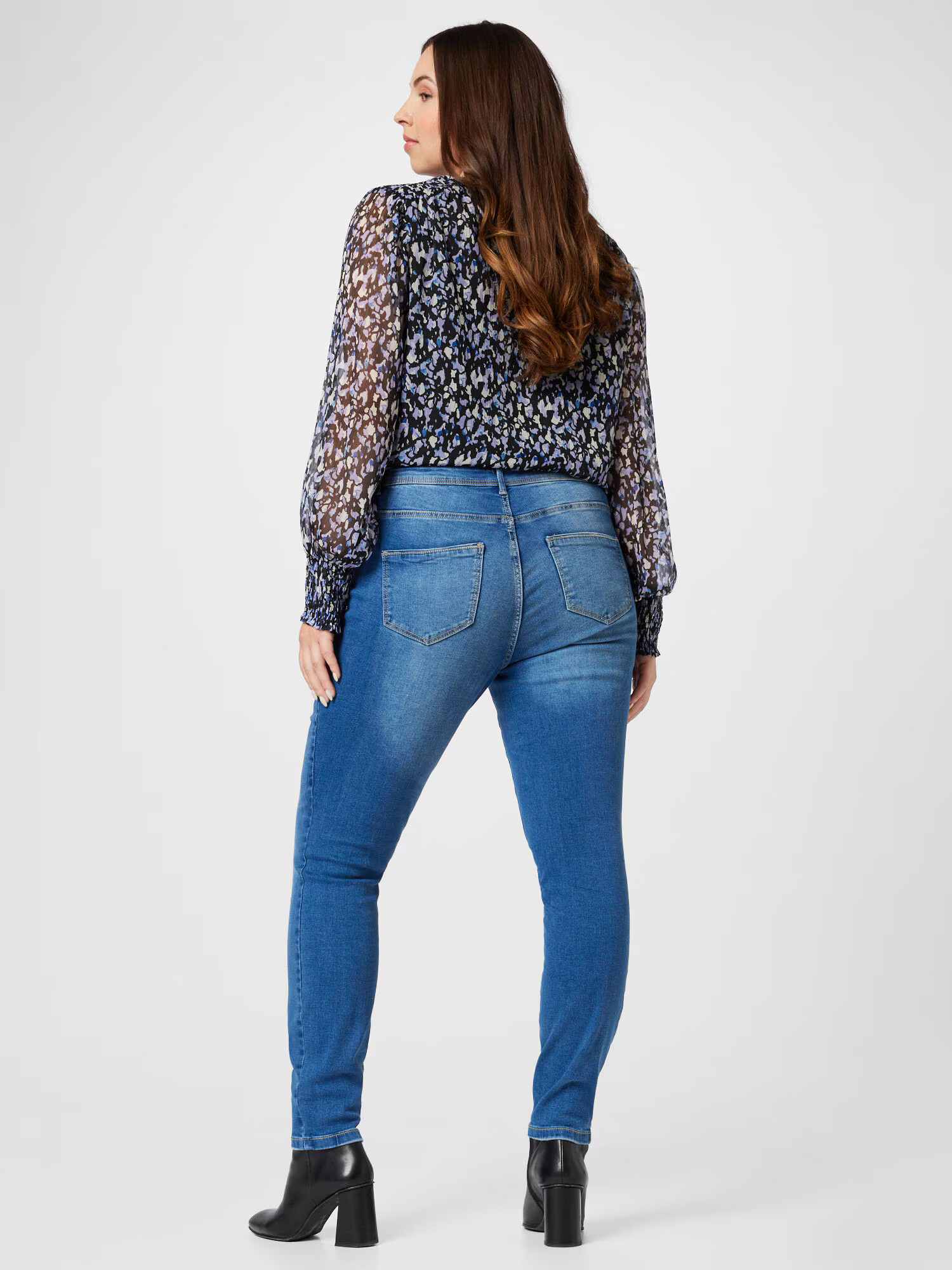 Vero Moda Curve Kavbojke 'Fanya' moder denim - Pepit.si