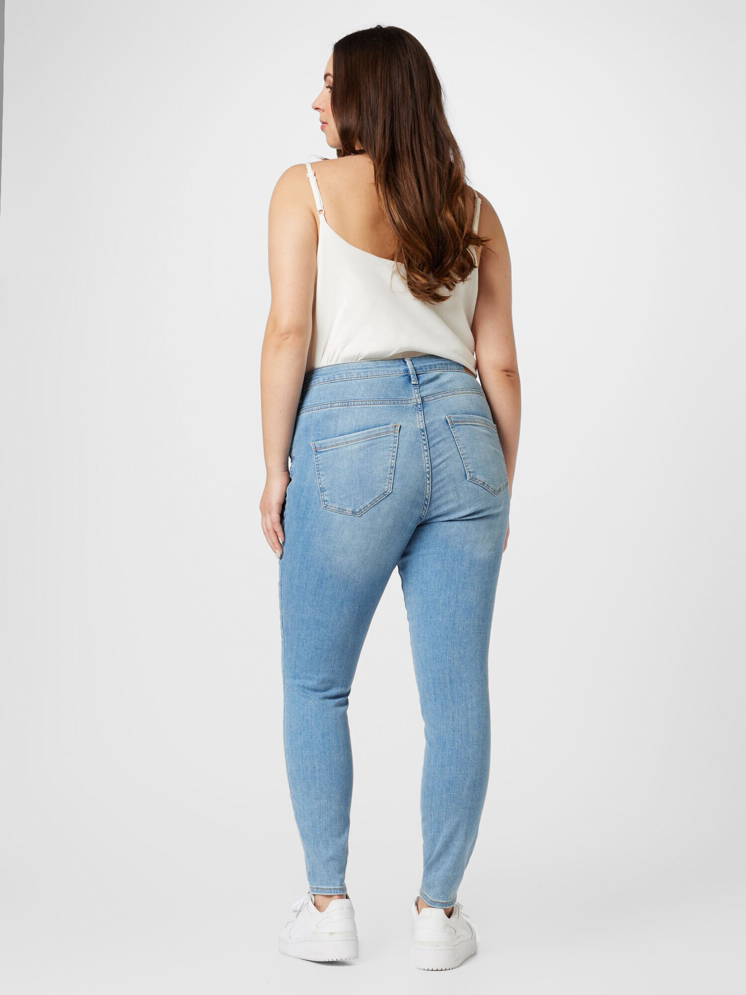 Vero Moda Curve Kavbojke 'Phia' moder denim - Pepit.si