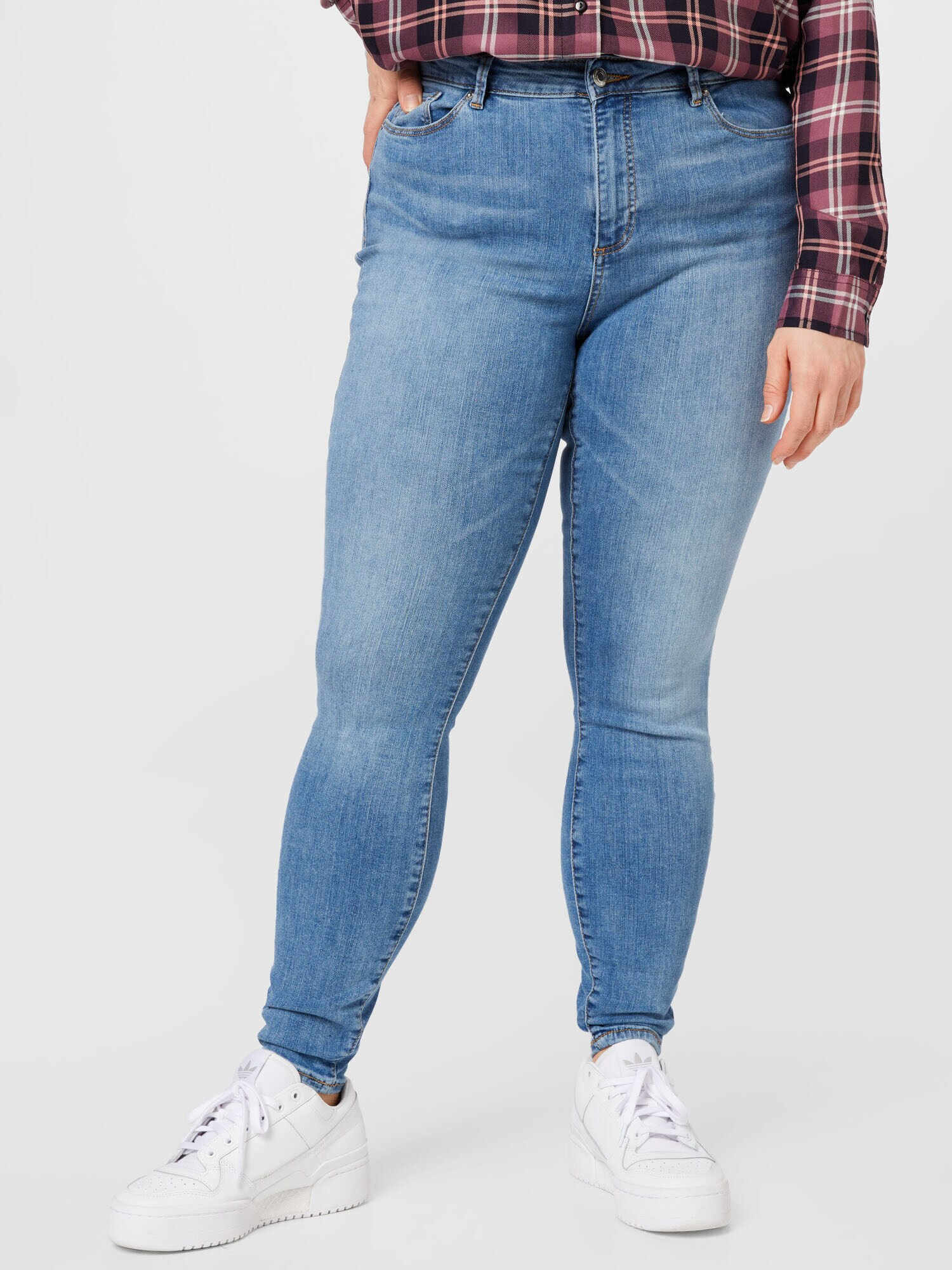 Vero Moda Curve Kavbojke 'Sophia' moder denim - Pepit.si