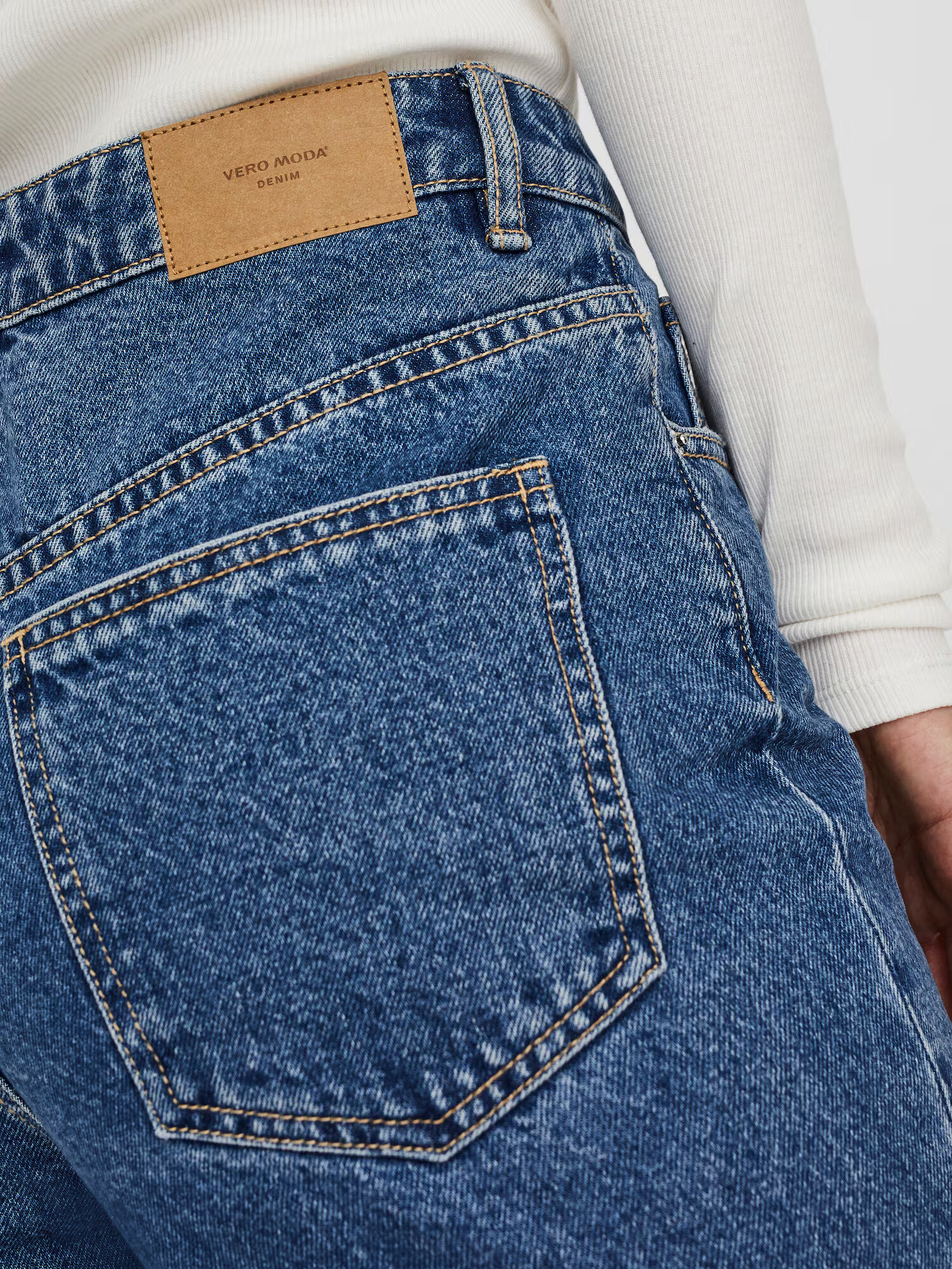 VERO MODA Kavbojke 'Kithy' moder denim - Pepit.si