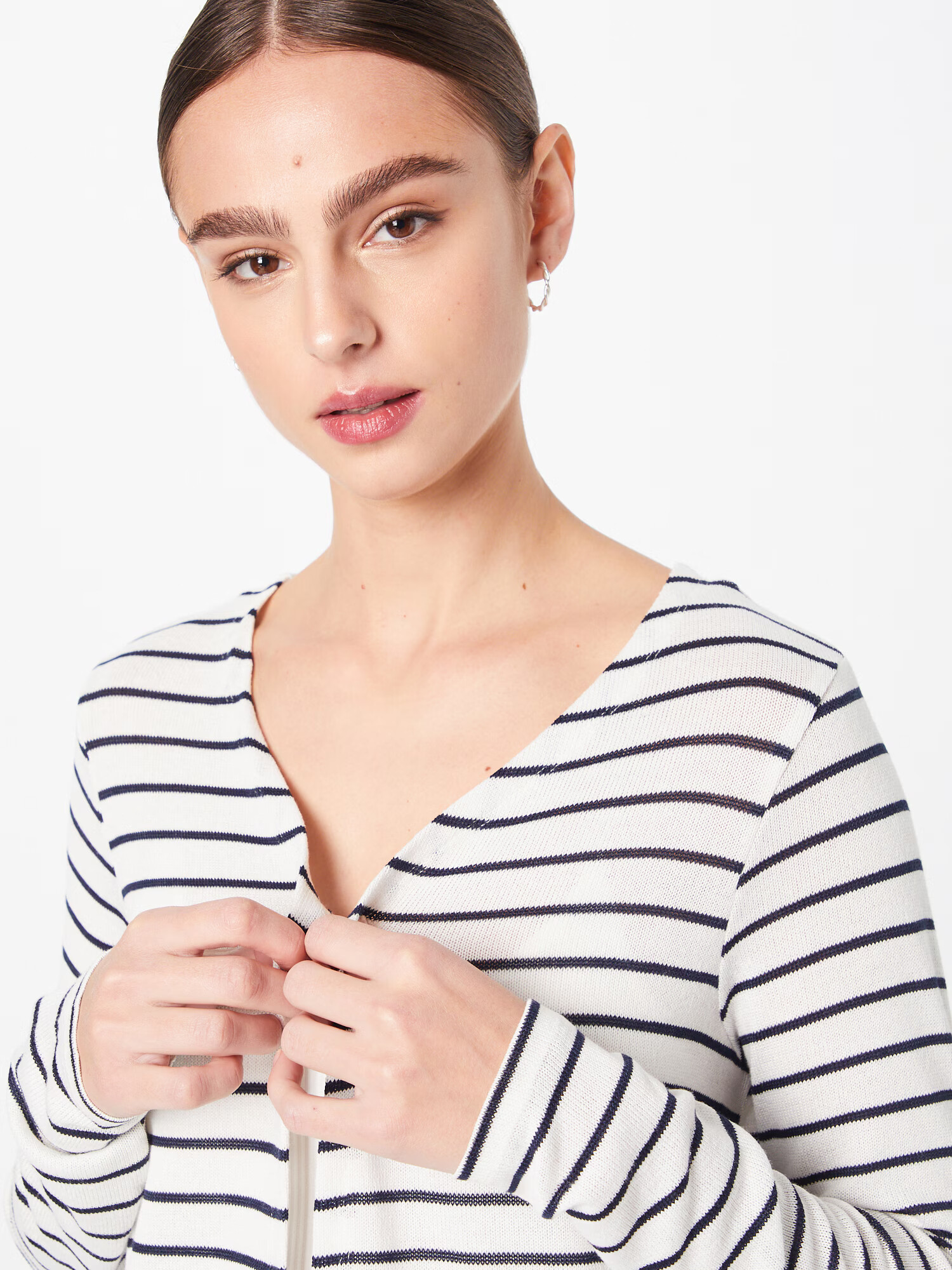 VERO MODA Pletena jopa 'Brianna' marine / naravno bela - Pepit.si