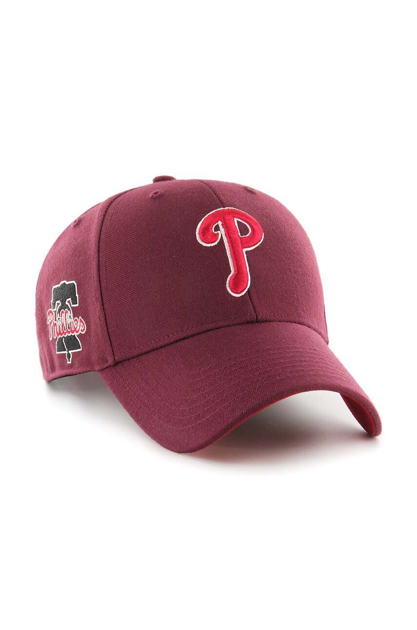 47brand Bombažna bejzbolska kapa MLB Philadelphia Phillies bordo barva - Pepit.si