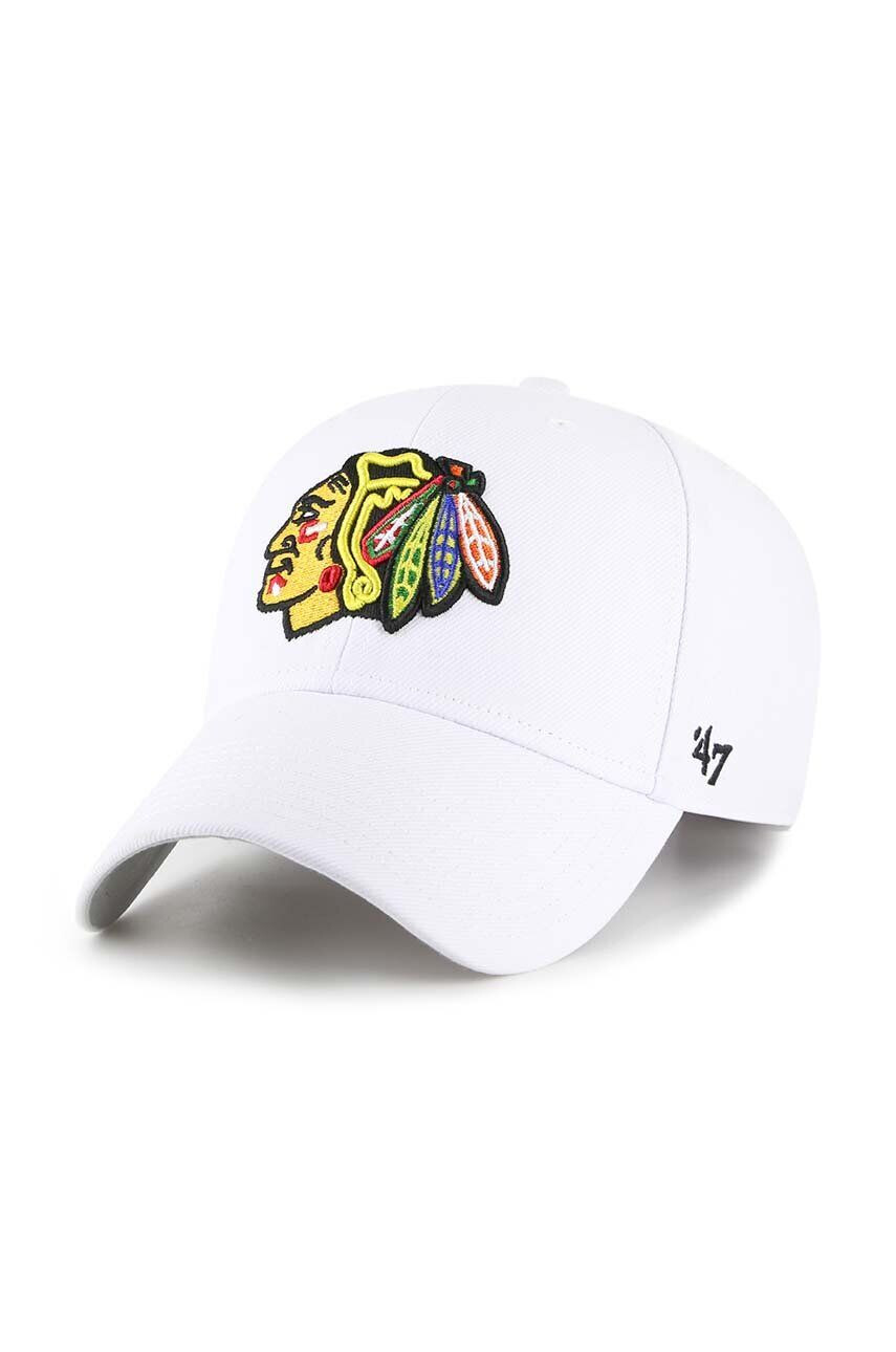 47brand Kapa s šiltom NHL Chicago Blackhawks bela barva - Pepit.si