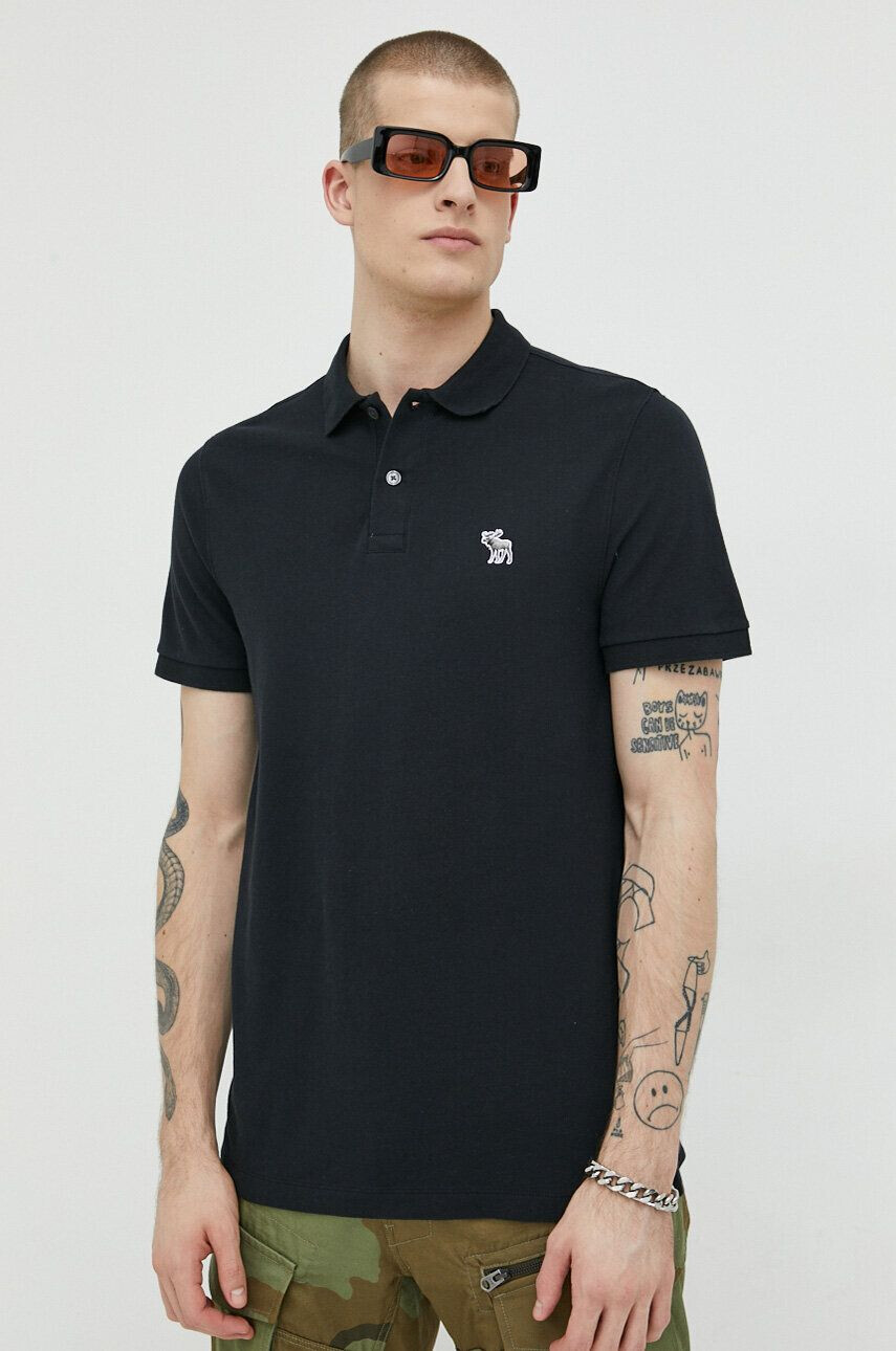 Abercrombie & Fitch Polo moški črna barva - Pepit.si