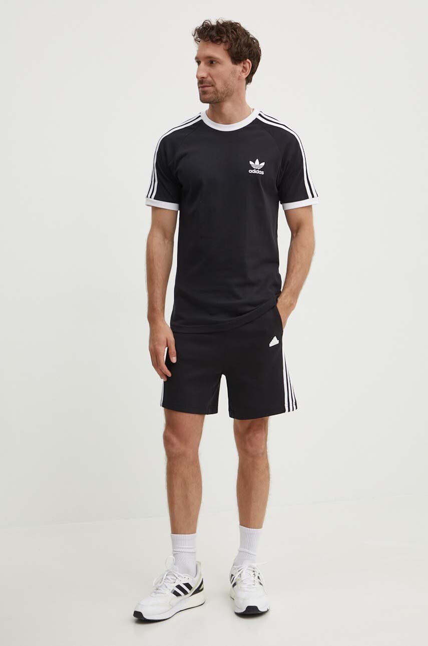 adidas Originals Bombažna kratka majica črna barva - Pepit.si