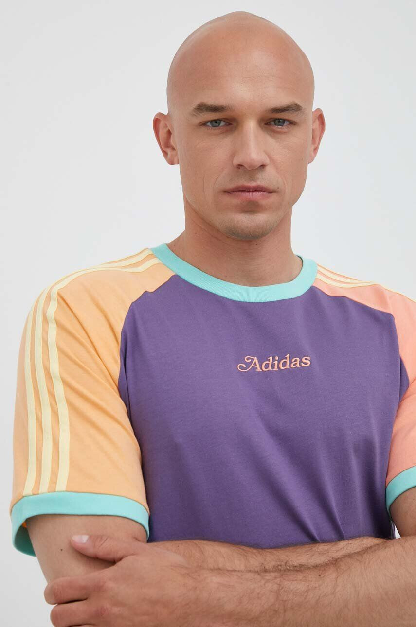 adidas Originals Bombažna kratka majica vijolična barva - Pepit.si