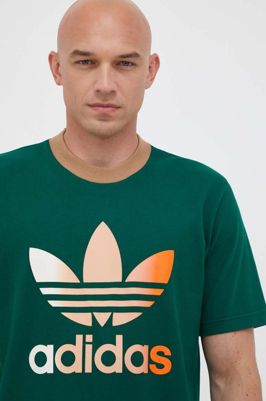 adidas Originals Bombažna kratka majica zelena barva - Pepit.si