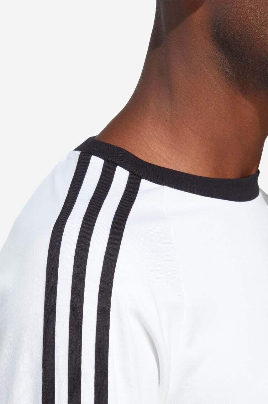 adidas Originals Bombažna majica z dolgimi rokavi bela barva - Pepit.si