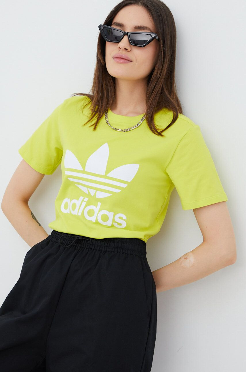 adidas Originals Kratka majica Adicolor ženska zelena barva - Pepit.si