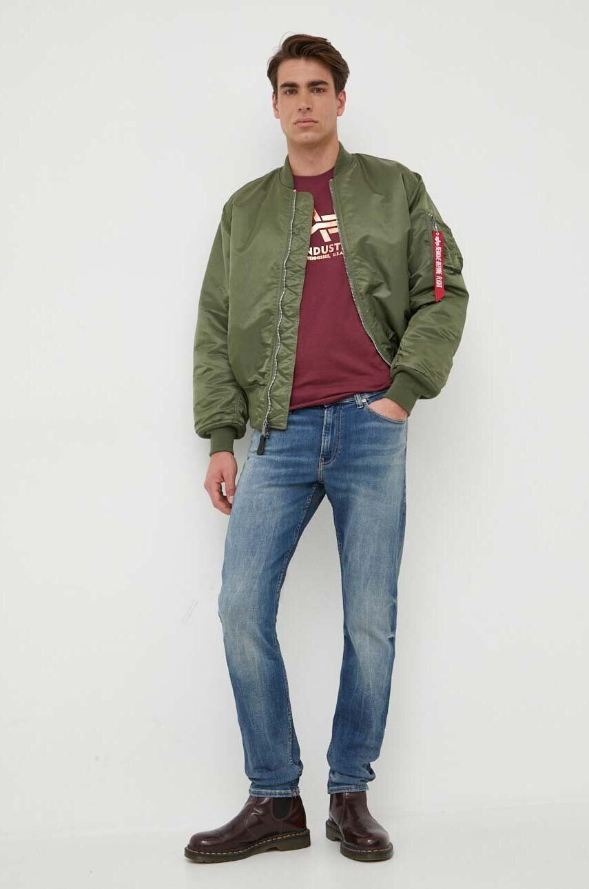 Alpha Industries Bombažna kratka majica bordo barva - Pepit.si