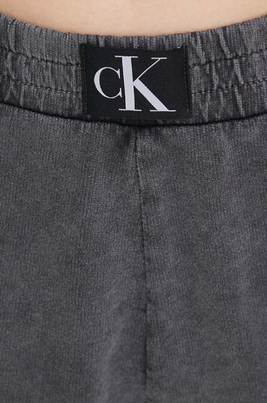 Calvin Klein Bombažne kratke hlače siva barva - Pepit.si