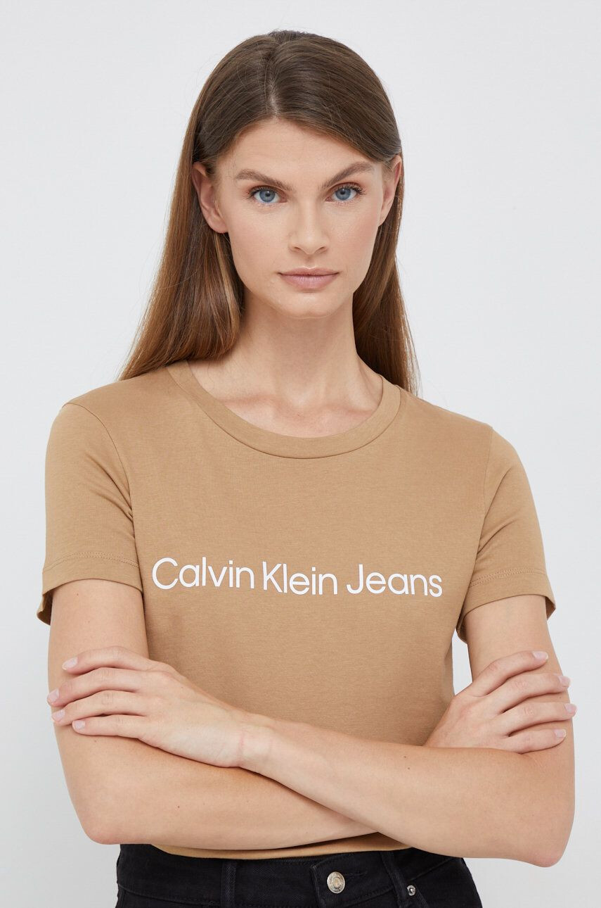 Calvin Klein Jeans Bombažna kratka majica rjava barva - Pepit.si