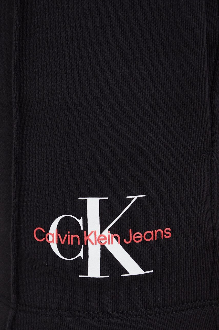 Calvin Klein Jeans Bombažne kratke hlače ženski črna barva - Pepit.si