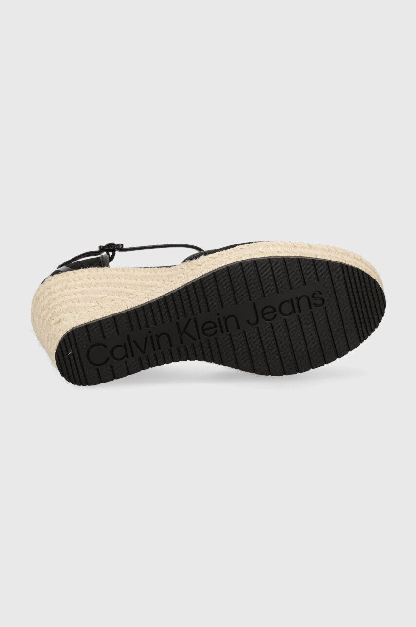 Calvin Klein Jeans Espadrile WEDGE SANDAL CLOSE TOE ESS ženski črna barva YW0YW01194 - Pepit.si