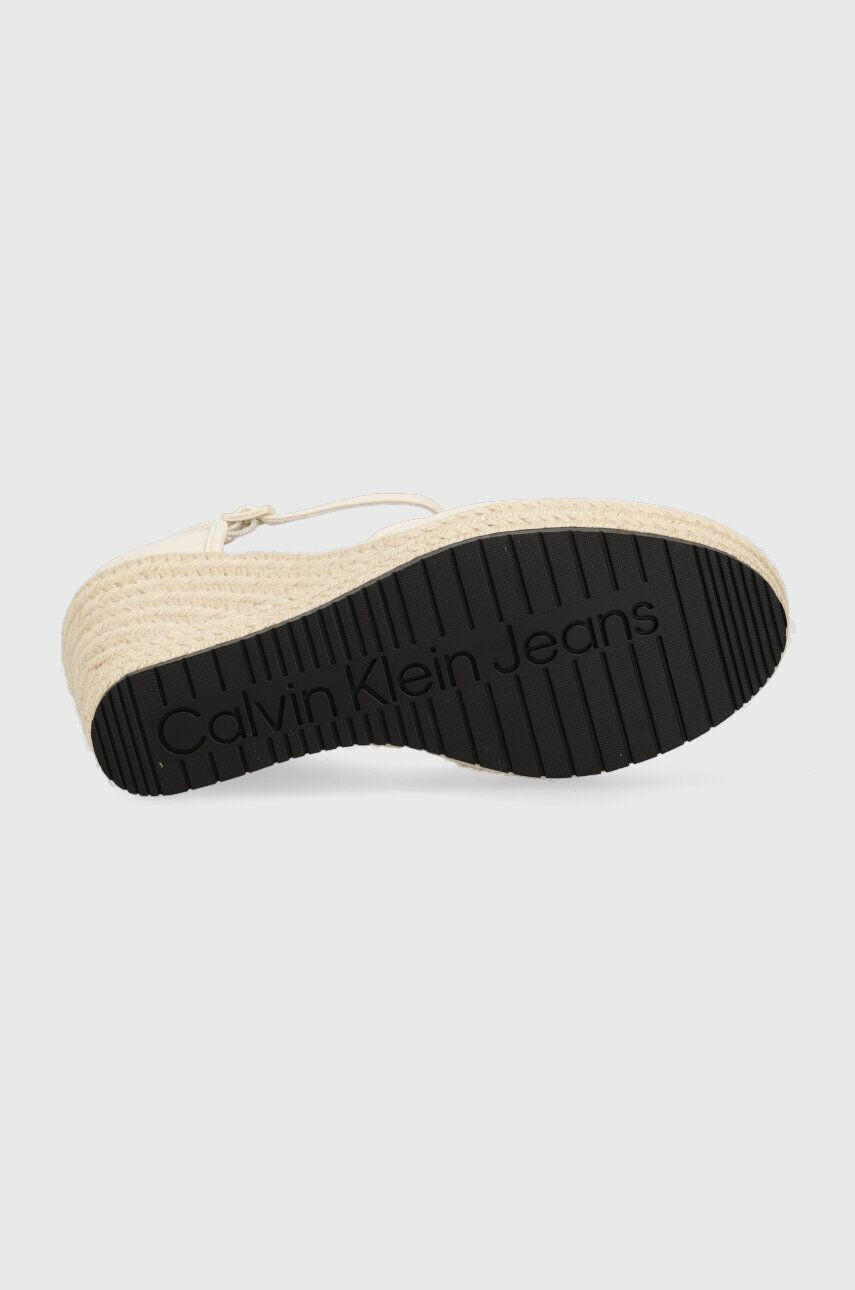 Calvin Klein Jeans Espadrile WEDGE SANDAL CLOSE TOE ESS ženski bež barva YW0YW01194 - Pepit.si