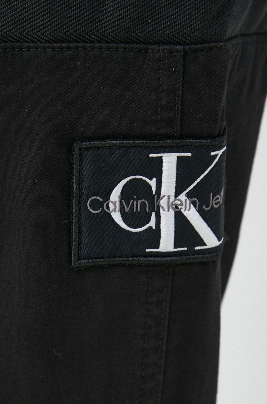 Calvin Klein Jeans Hlače moški črna barva - Pepit.si