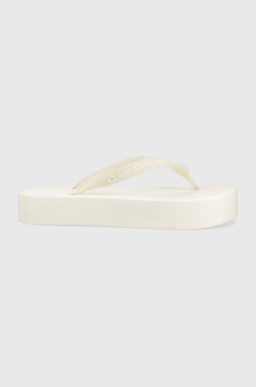 Calvin Klein Jeans Japonke BEACH SANDAL FLATFOR ženske bela barva YW0YW01092 - Pepit.si