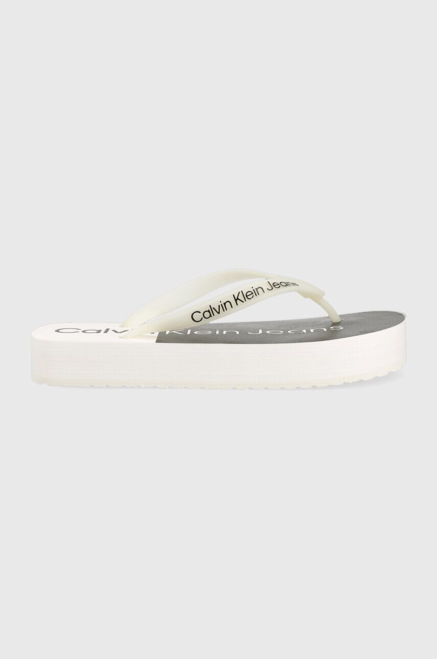 Calvin Klein Jeans Japonke BEACH SANDAL FLATFORM ženske bela barva YW0YW00716 - Pepit.si