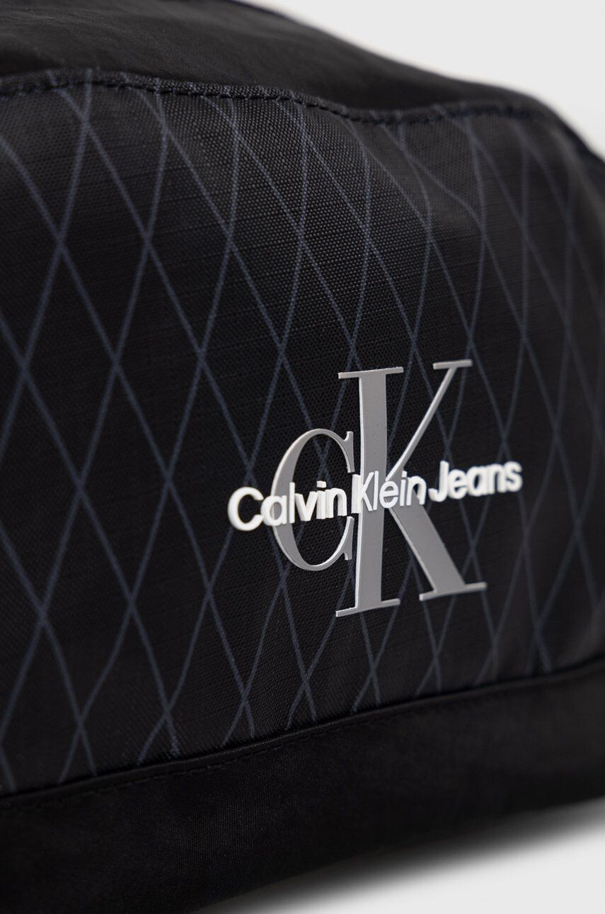 Calvin Klein Jeans Kozmetična torbica črna barva - Pepit.si