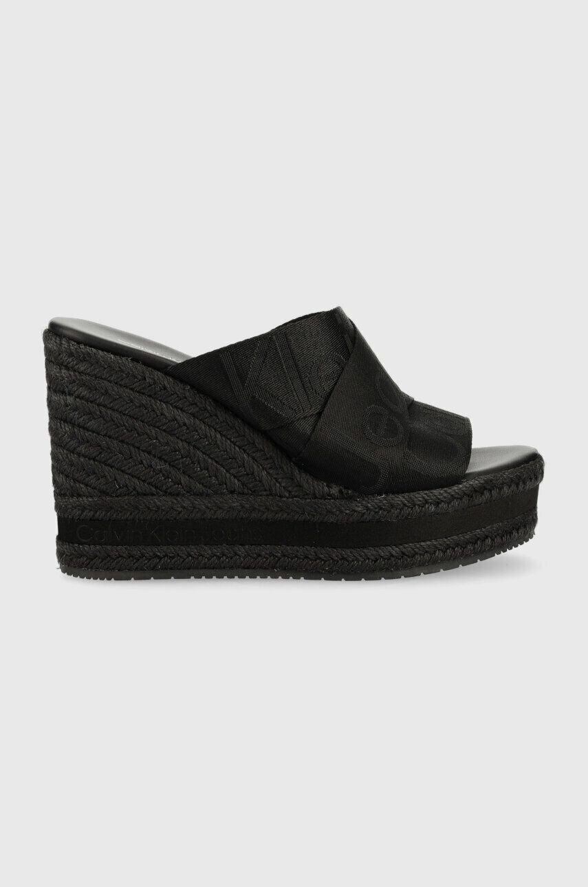 Calvin Klein Jeans Natikači WEDGE SANDAL WEBBING ženski črna barva YW0YW00961 - Pepit.si