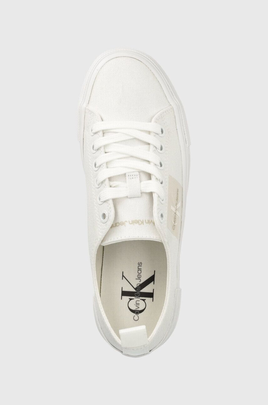 Calvin Klein Jeans Teniske BOLD VULC FLATF LACE ženske bela barva YW0YW01039 - Pepit.si