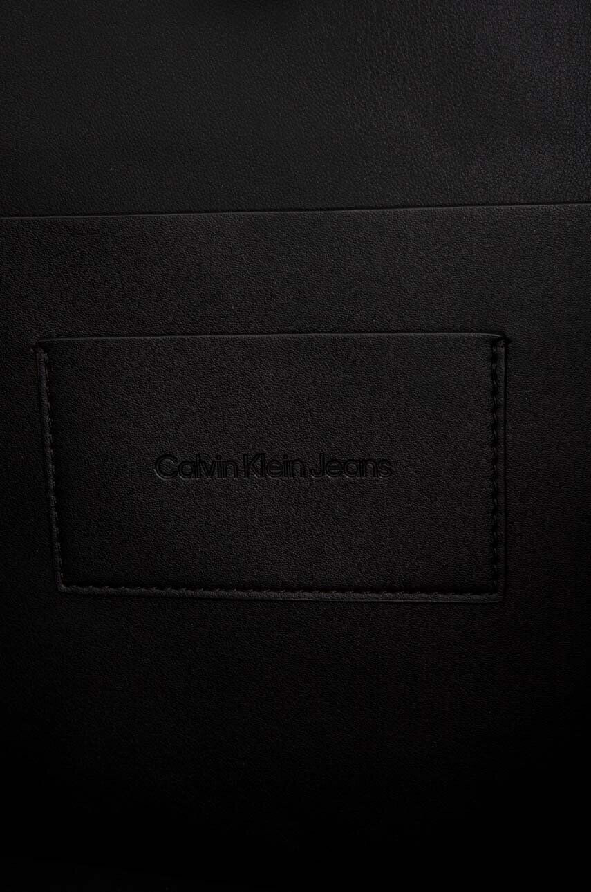 Calvin Klein Jeans Torbica črna barva - Pepit.si